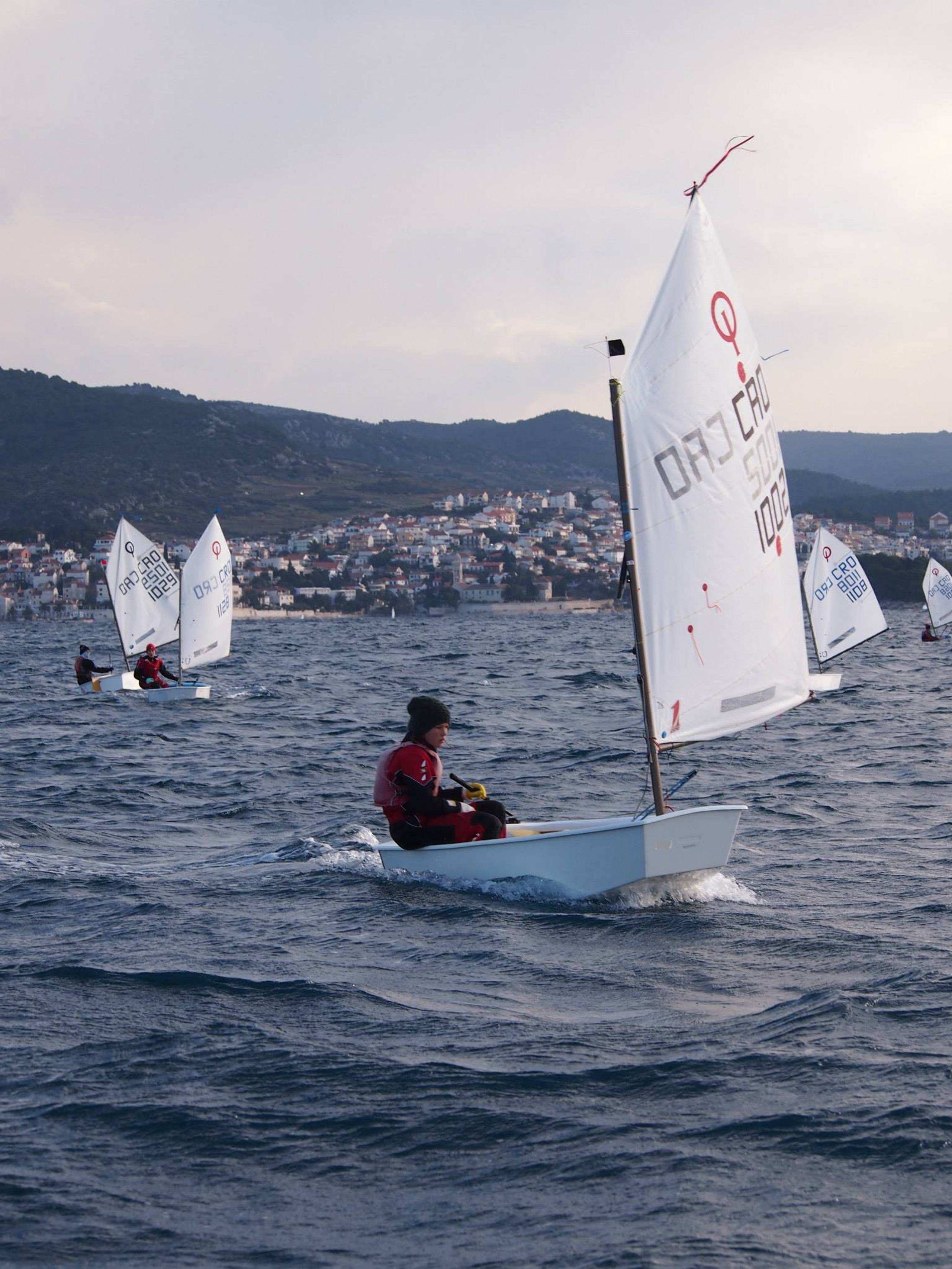 38. Međunarodna novogodišnja regata — Optimist, Hvar, prosinac 2014. — fotografija 38 od 57 (foto: Viktorija Nižetić)