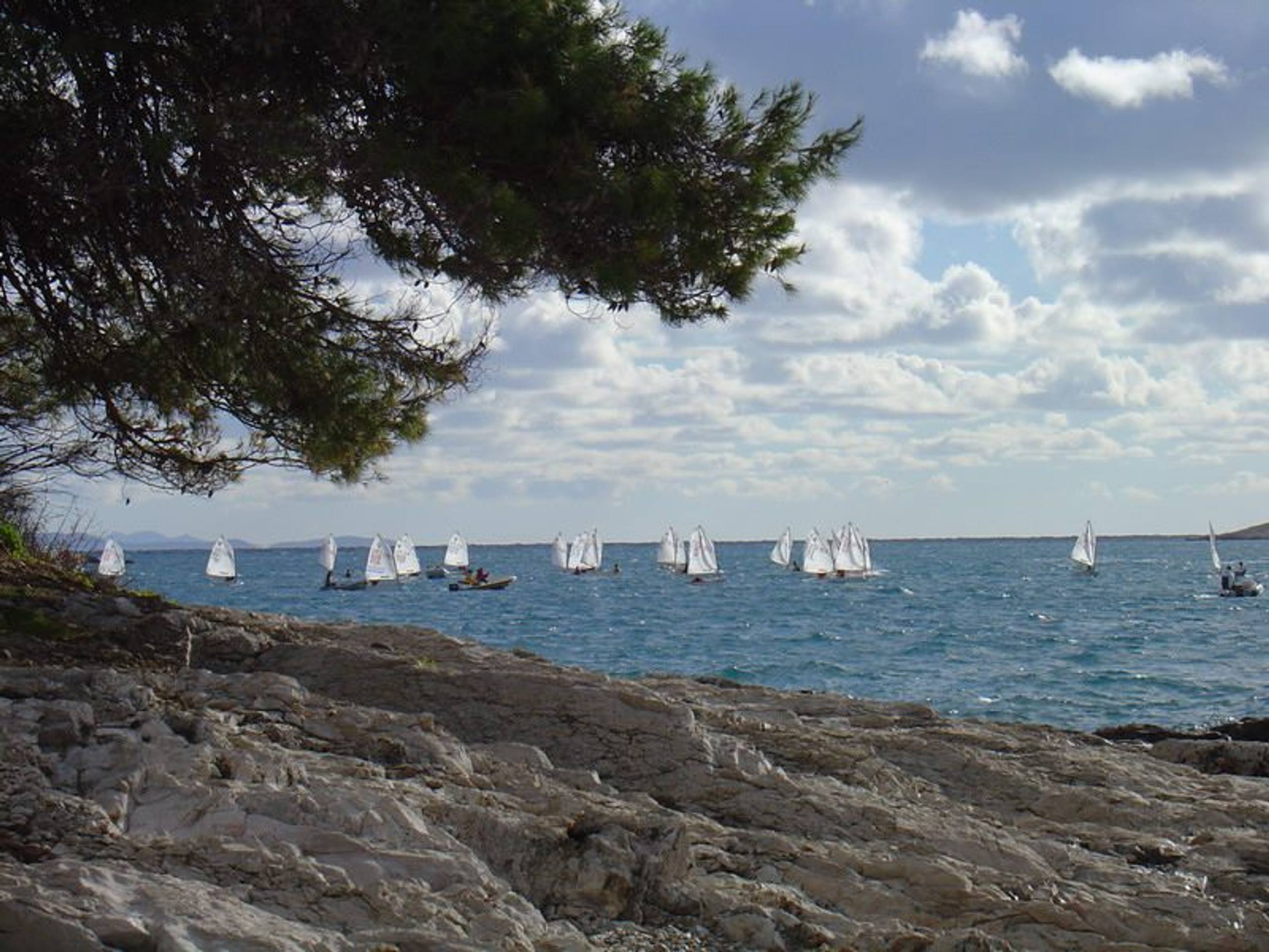 28. Međunarodna novogodišnja regata, Hvar, prosinac 2004. — fotografija 27 od 105