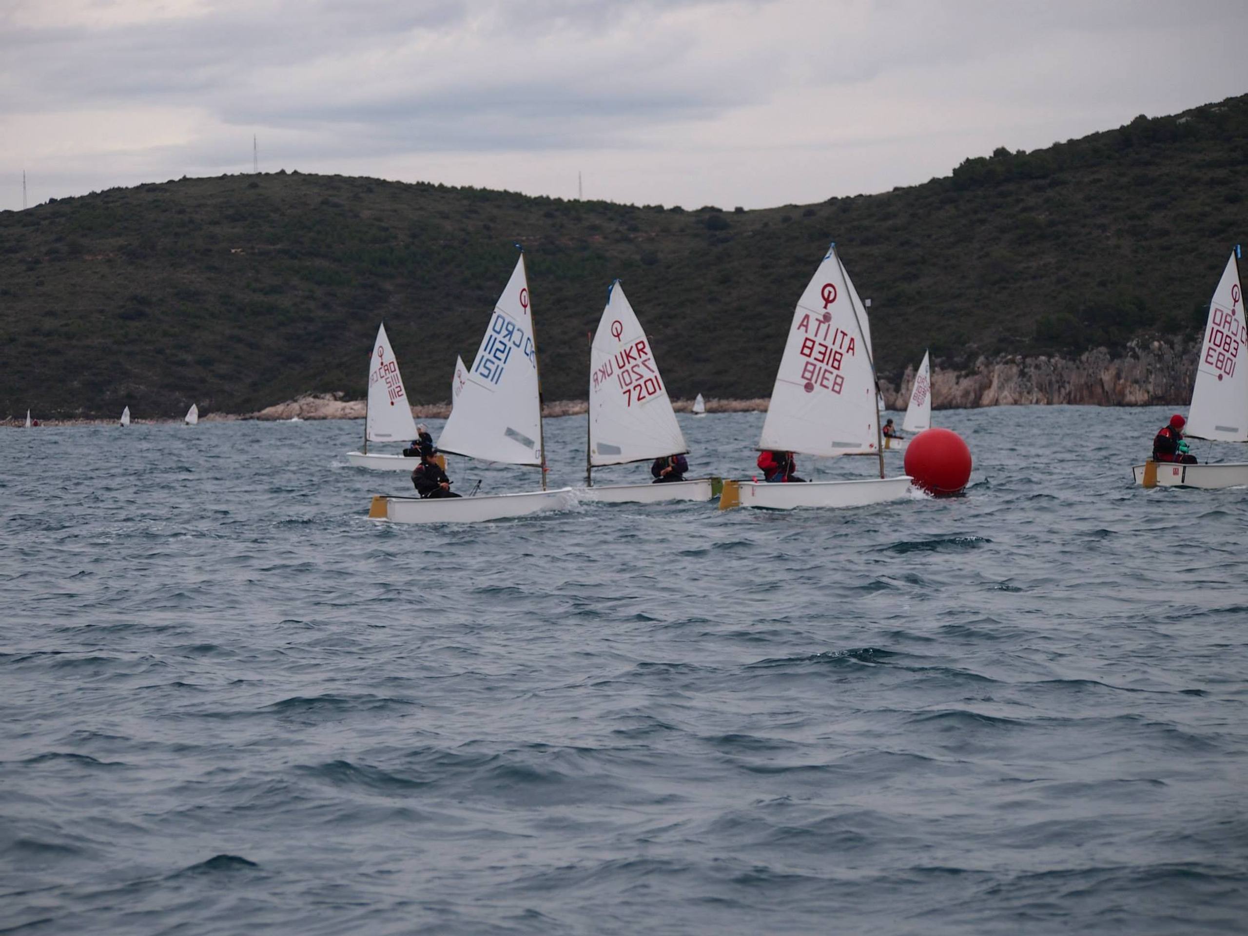 38. Međunarodna novogodišnja regata — Optimist, Hvar, prosinac 2014. — fotografija 29 od 57 (foto: Viktorija Nižetić)