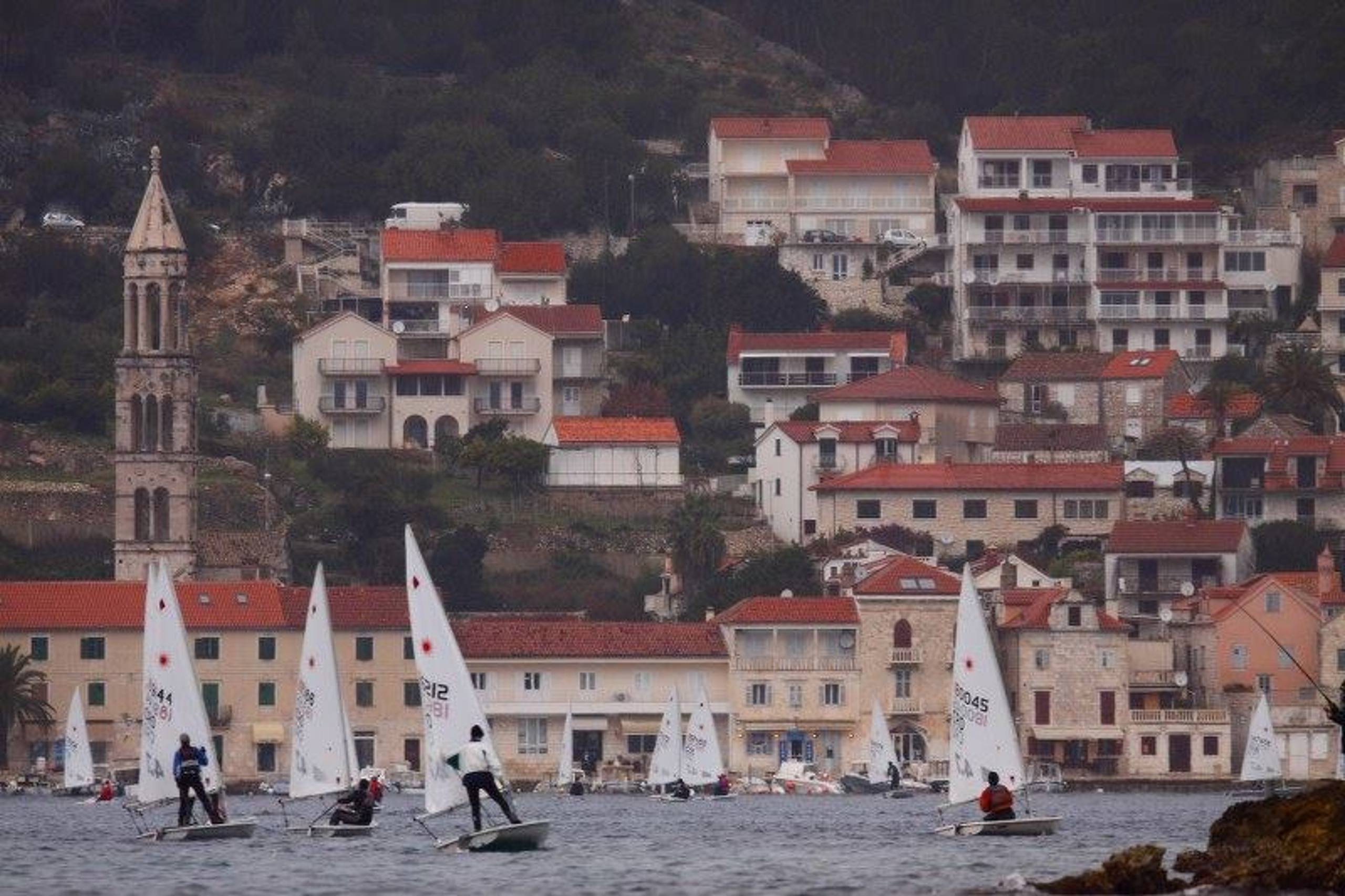 35. Međunarodna novogodišnja regata — FotoFot, Hvar, prosinac 2011. — fotografija 22 od 35