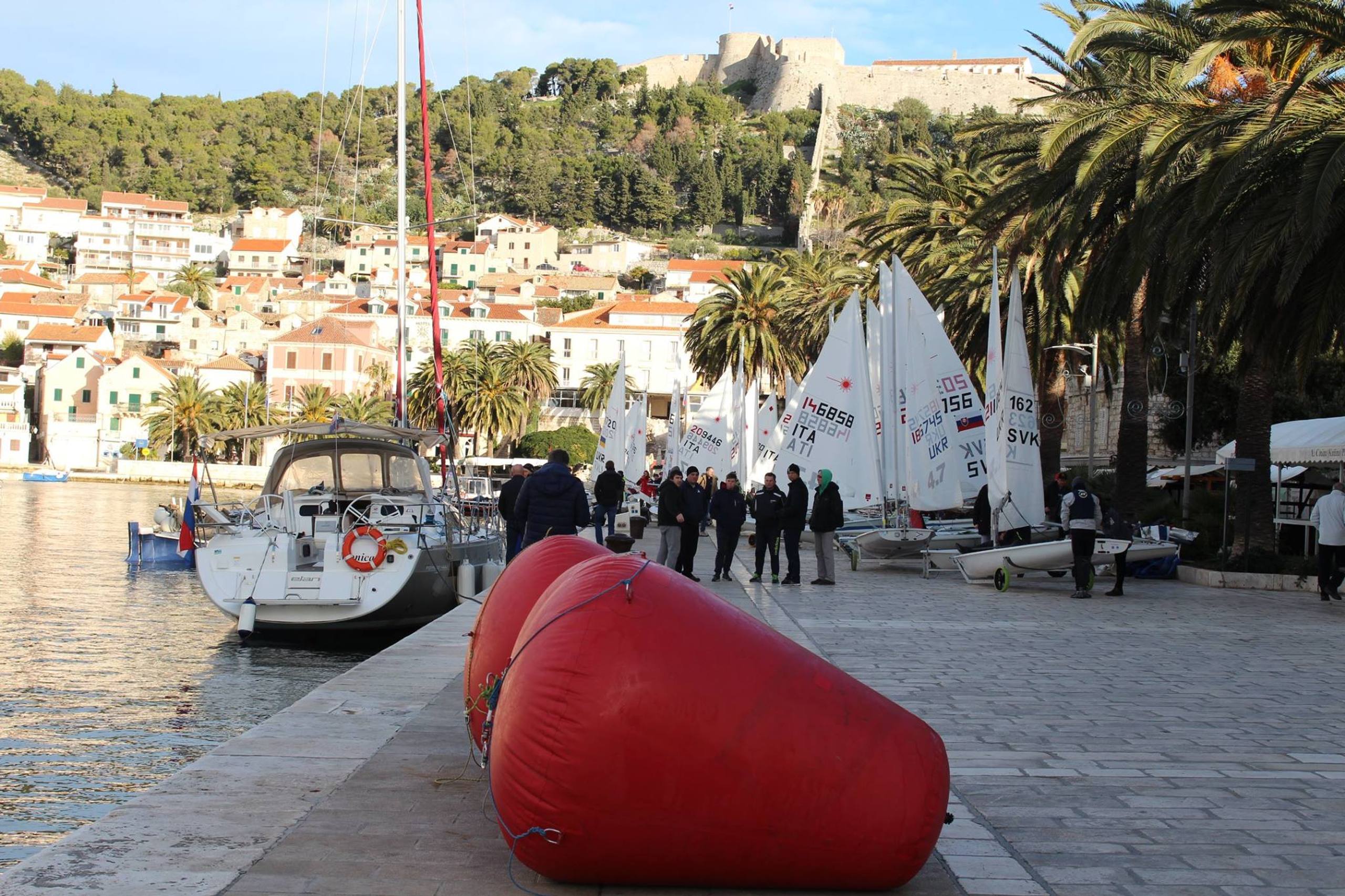 41. Međunarodna novogodišnja regata, Hvar, prosinac 2017. — fotografija 63 od 100