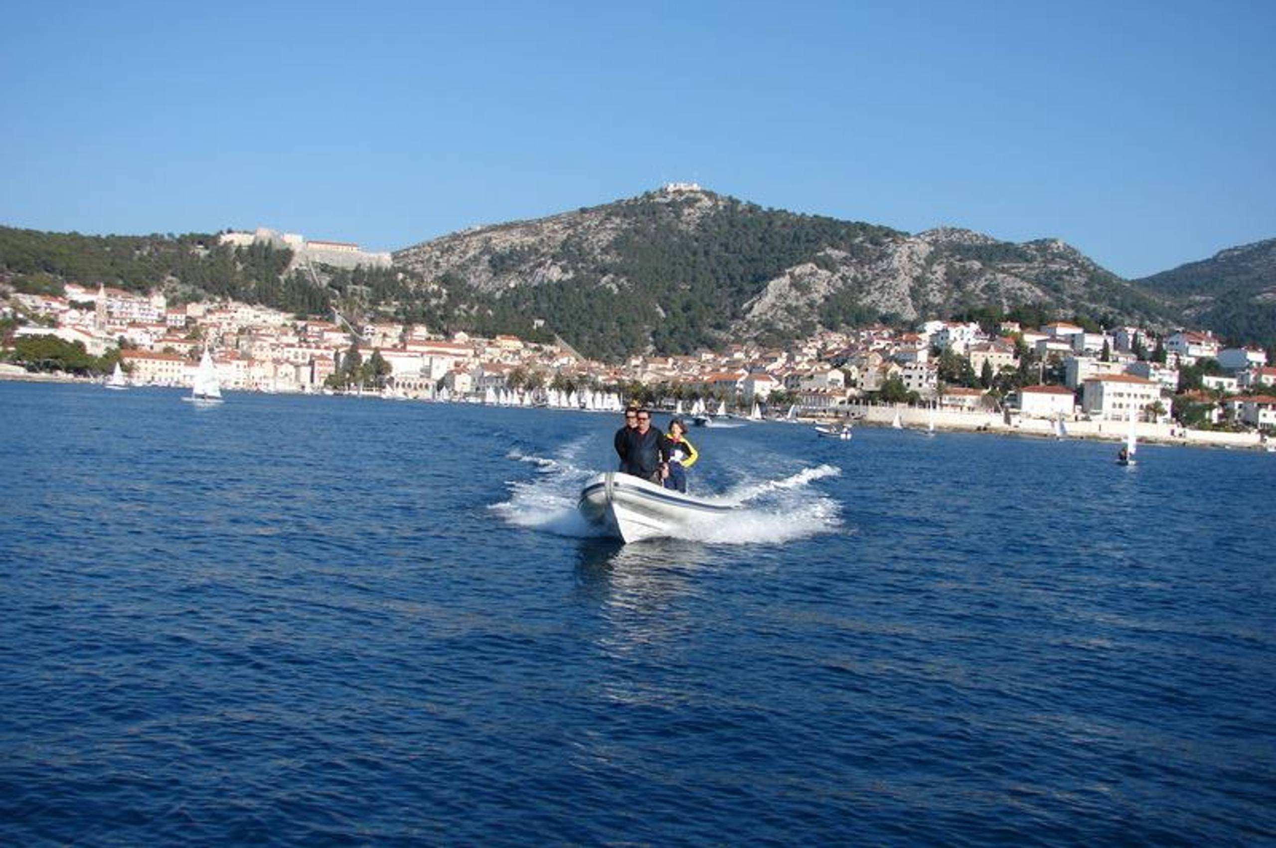 31. Međunarodna novogodišnja regata, Hvar, prosinac 2007. — fotografija 9 od 79