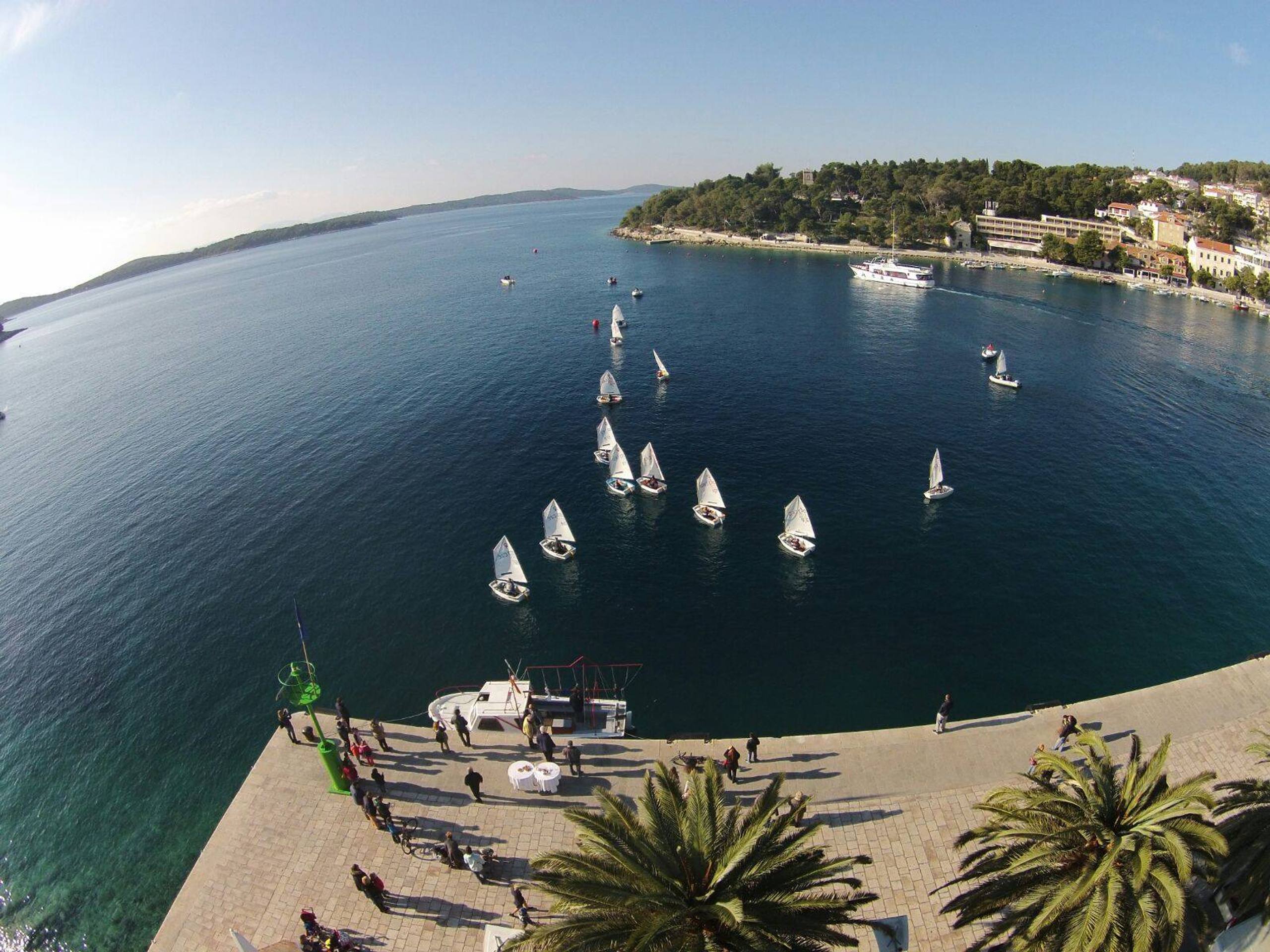 Memorijal Zdenko Roić iz zraka, Hvar, siječanj 2016. — fotografija 1 od 10