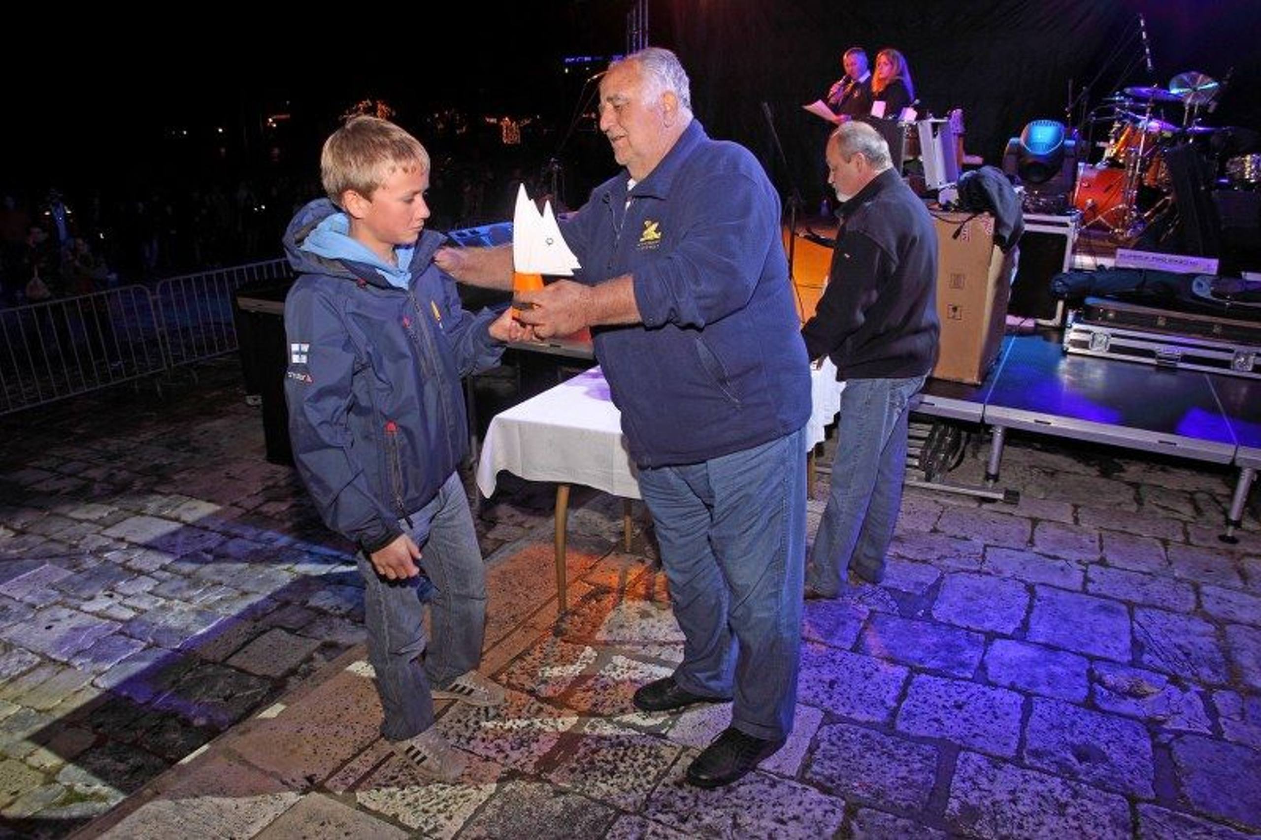 35. Međunarodna novogodišnja regata — FotoFot, Hvar, prosinac 2011. — fotografija 34 od 35