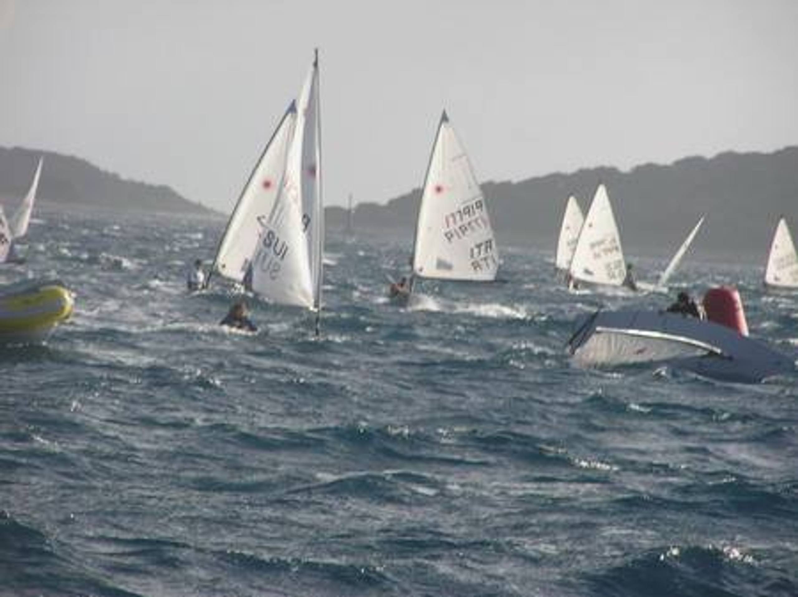27. Međunarodna novogodišnja regata, Hvar, prosinac 2003. — fotografija 66 od 100