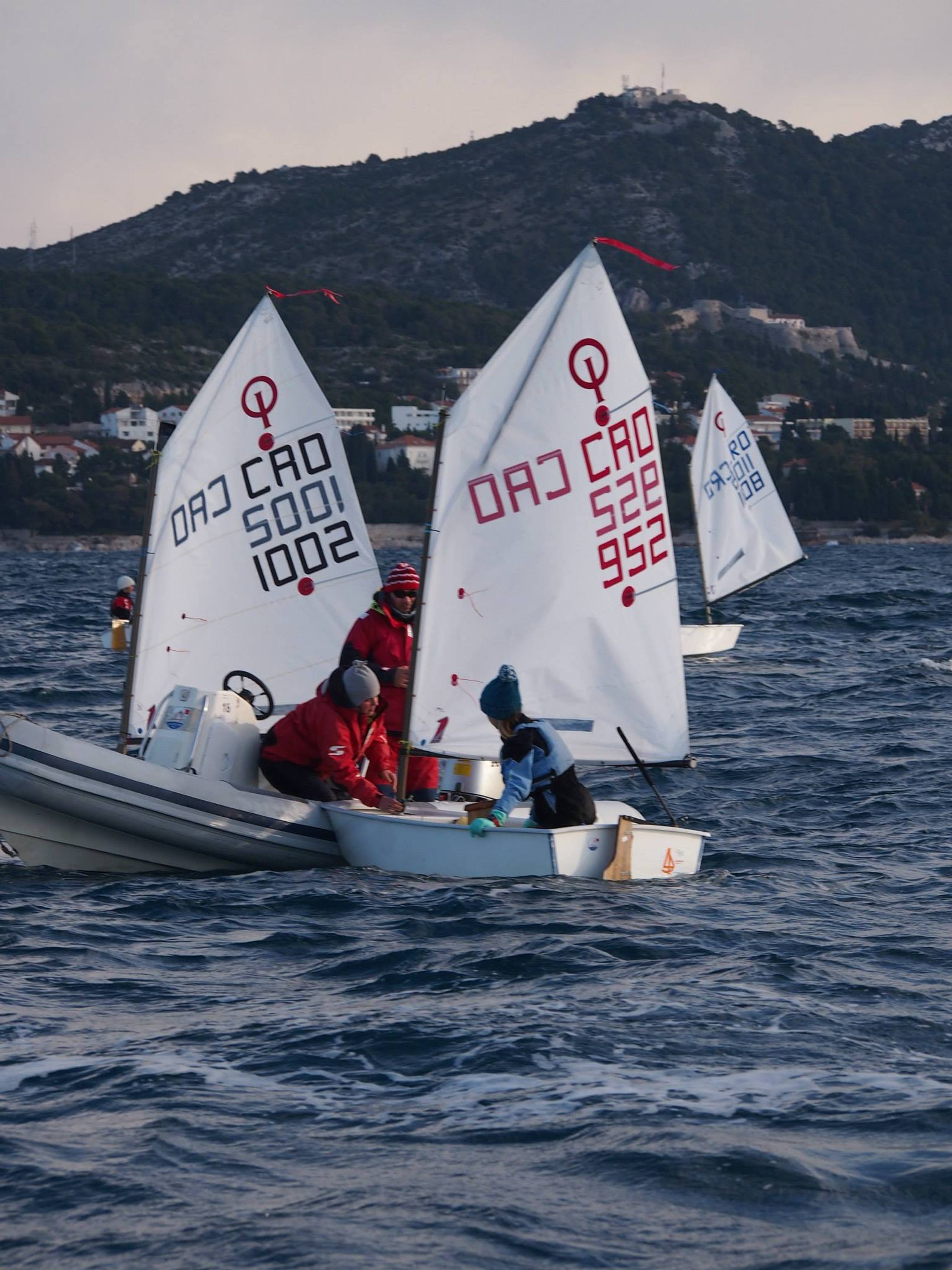 38. Međunarodna novogodišnja regata — Optimist, Hvar, prosinac 2014. — fotografija 37 od 57 (foto: Viktorija Nižetić)