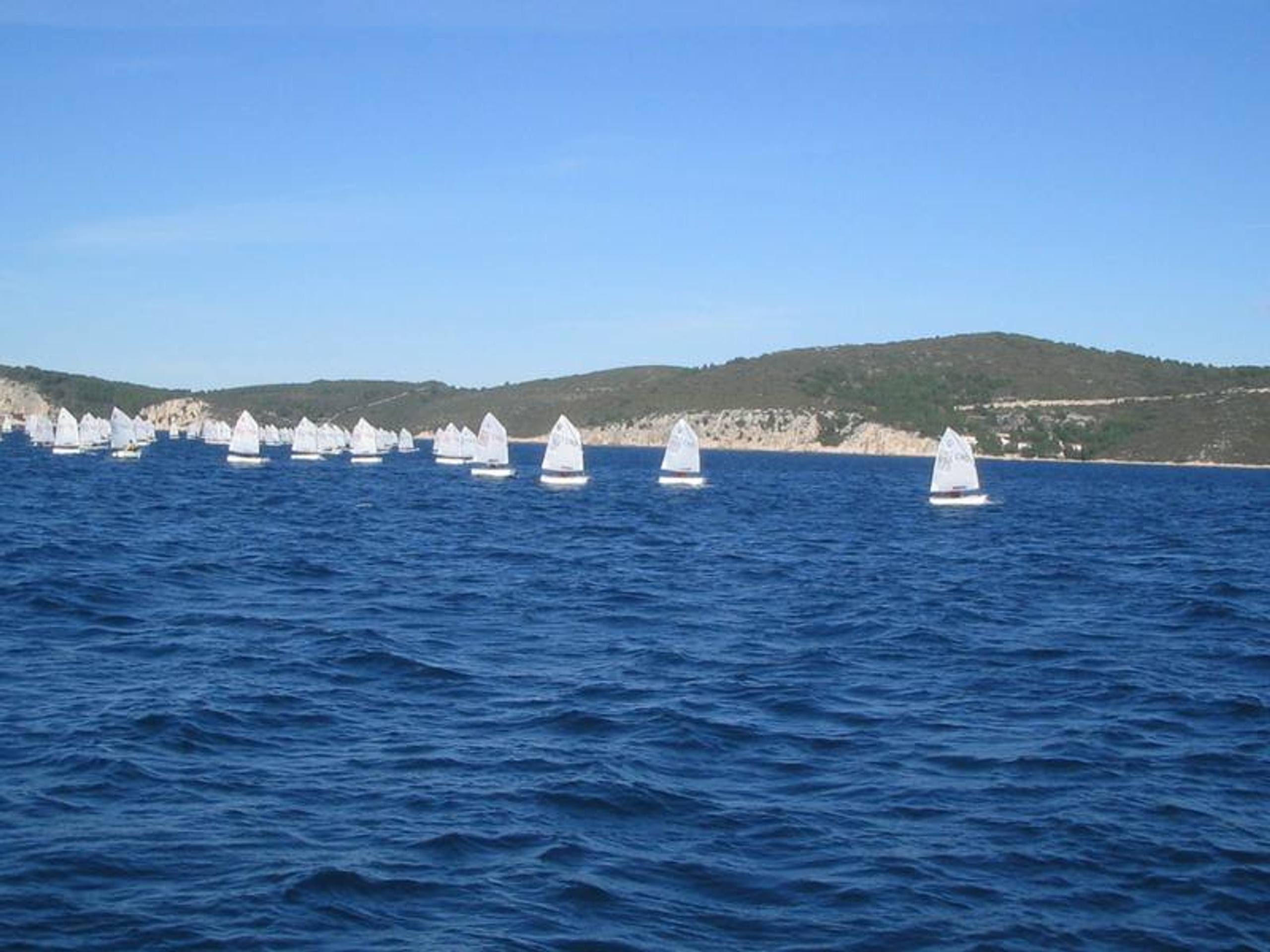 28. Međunarodna novogodišnja regata, Hvar, prosinac 2004. — fotografija 53 od 105