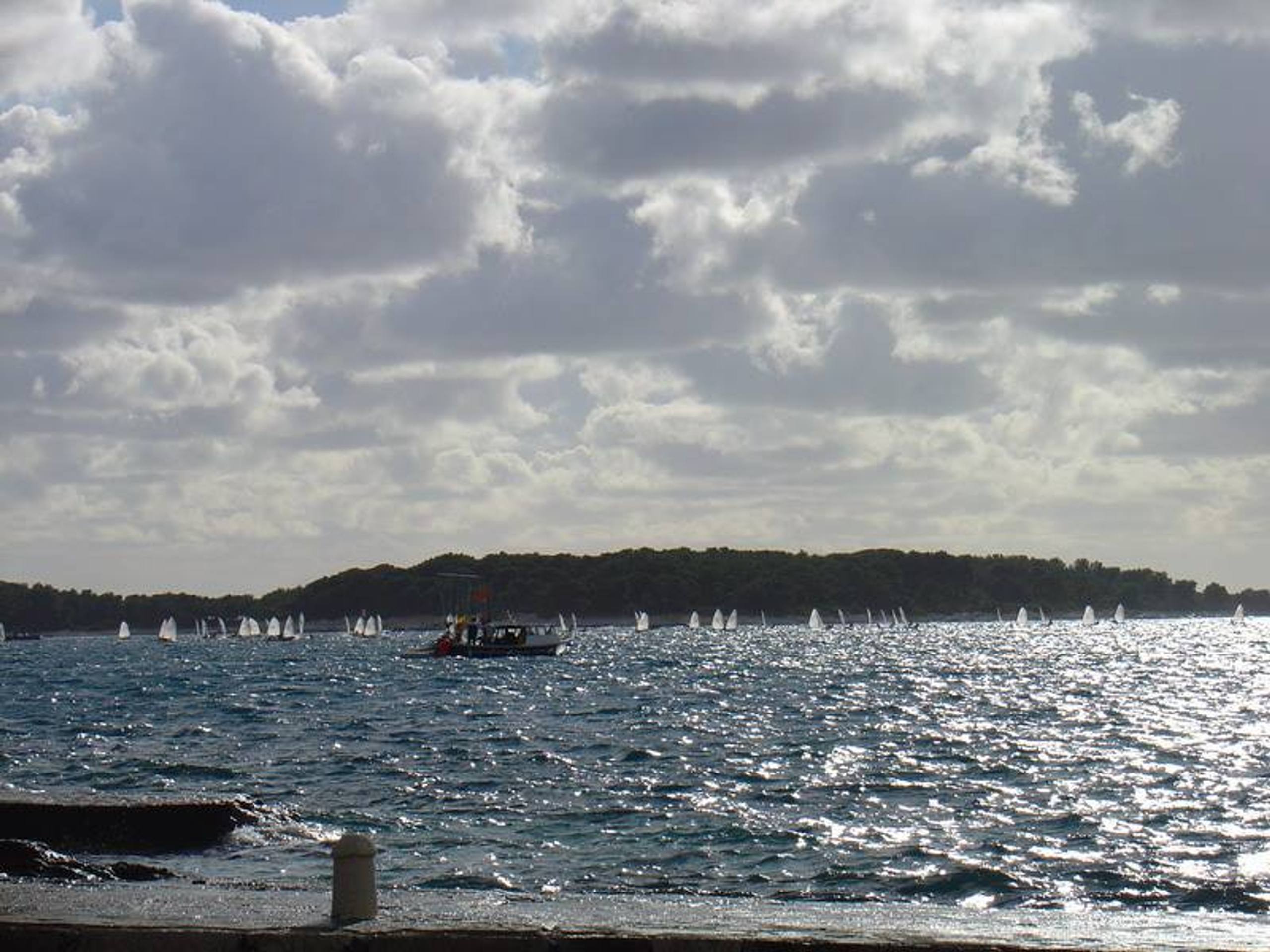 28. Međunarodna novogodišnja regata, Hvar, prosinac 2004. — fotografija 25 od 105