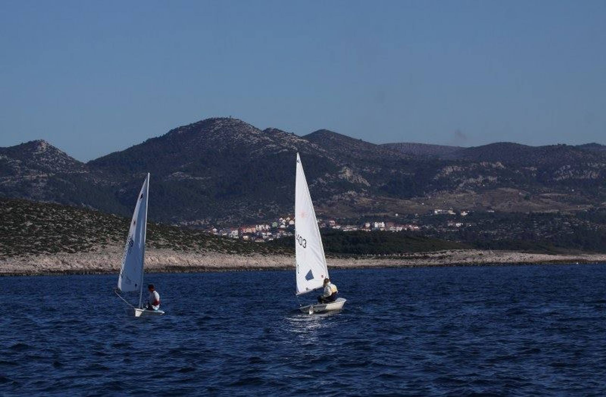 35. Međunarodna novogodišnja regata — FotoFot, Hvar, prosinac 2011. — fotografija 1 od 35