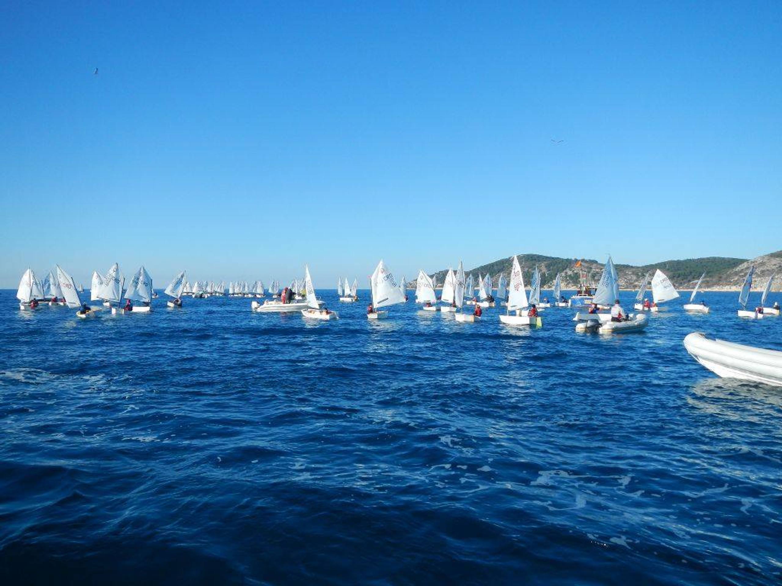36. Međunarodna novogodišnja regata — Prvenstvo Hrvatske u klasi Optimist, Hvar, prosinac 2012. — fotografija 34 od 65