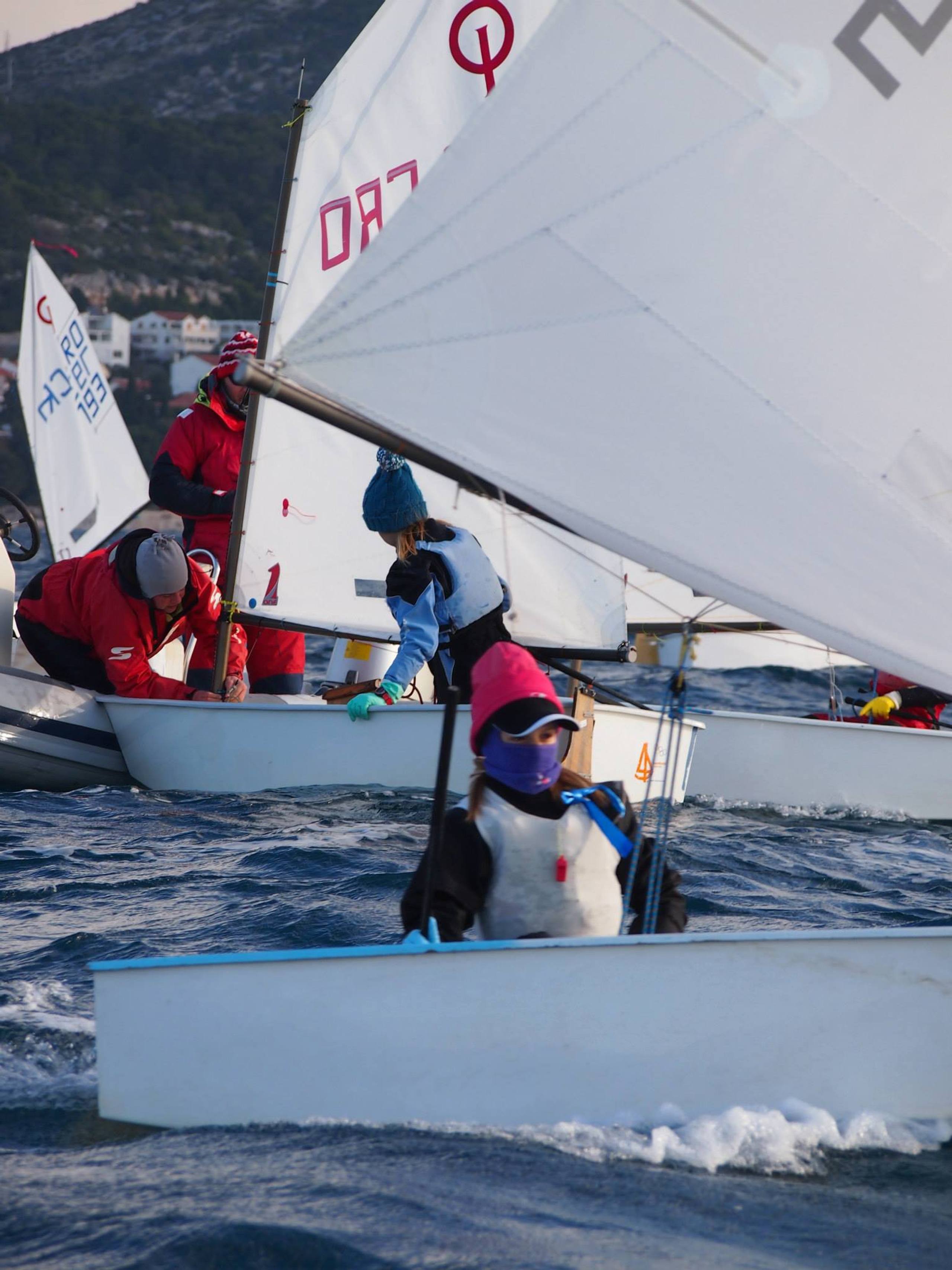 38. Međunarodna novogodišnja regata — Optimist, Hvar, prosinac 2014. — fotografija 36 od 57 (foto: Viktorija Nižetić)