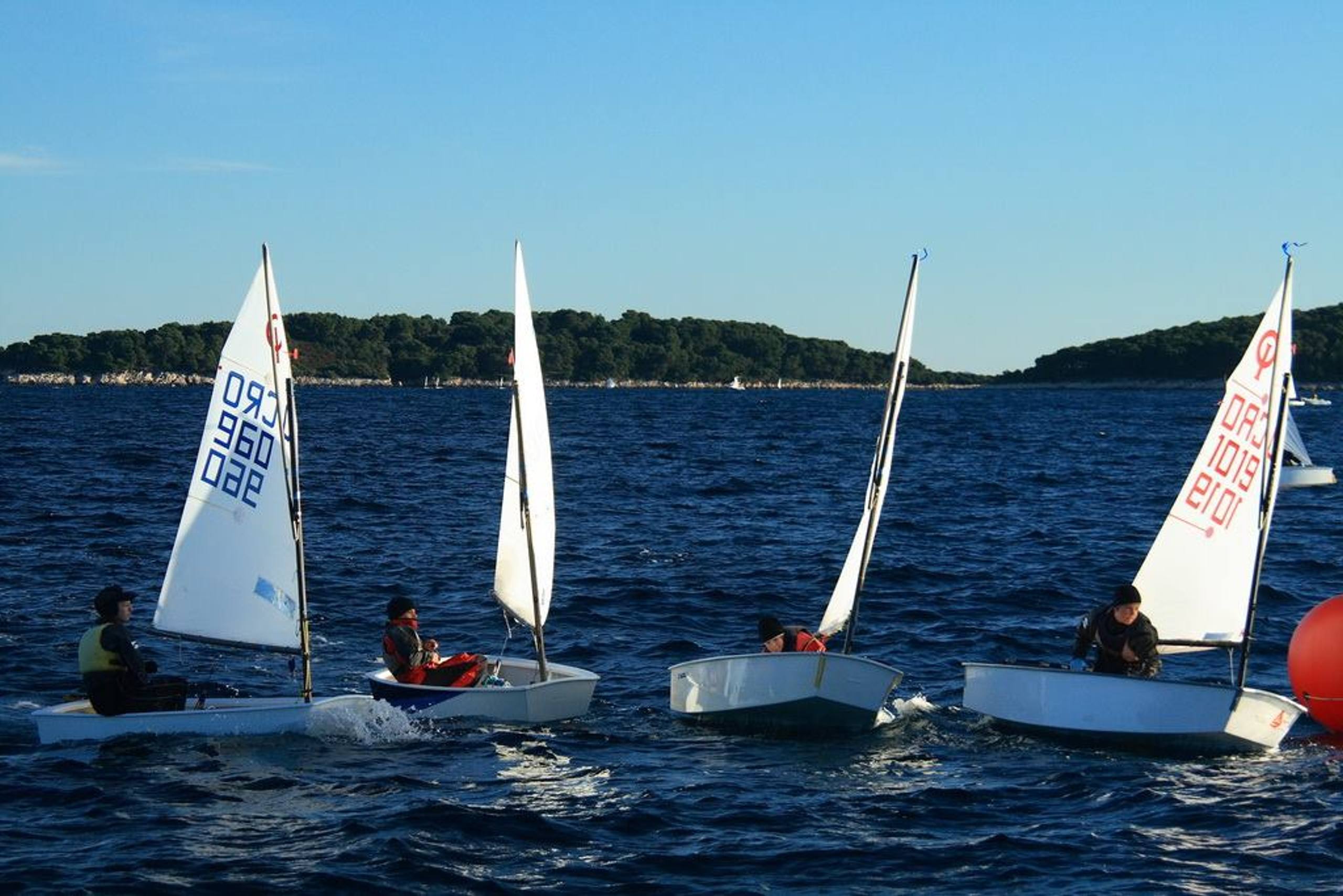 34. Međunarodna novogodišnja regata — Cucin, Hvar, prosinac 2010. — fotografija 25 od 78