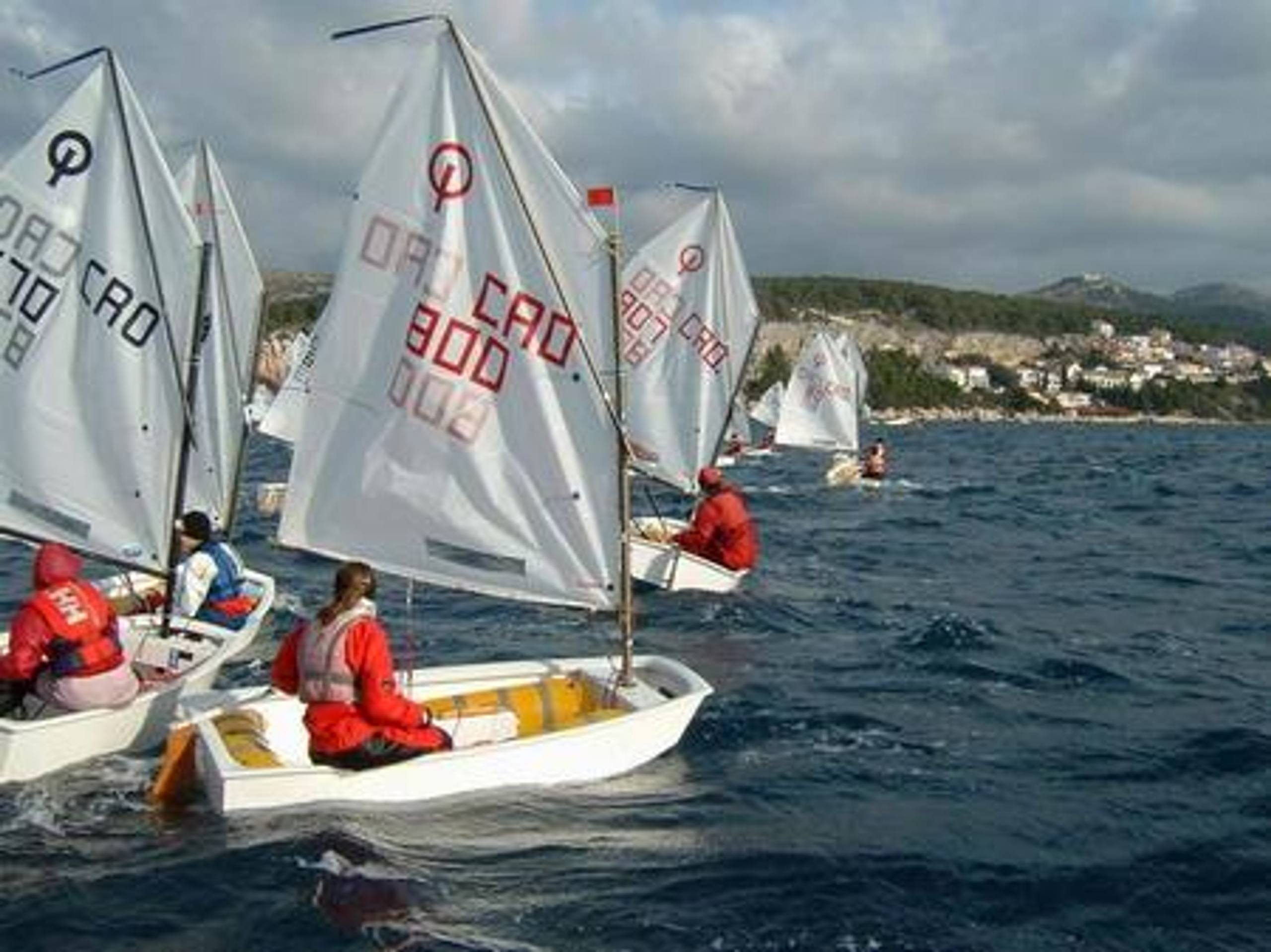 27. Međunarodna novogodišnja regata, Hvar, prosinac 2003. — fotografija 36 od 100