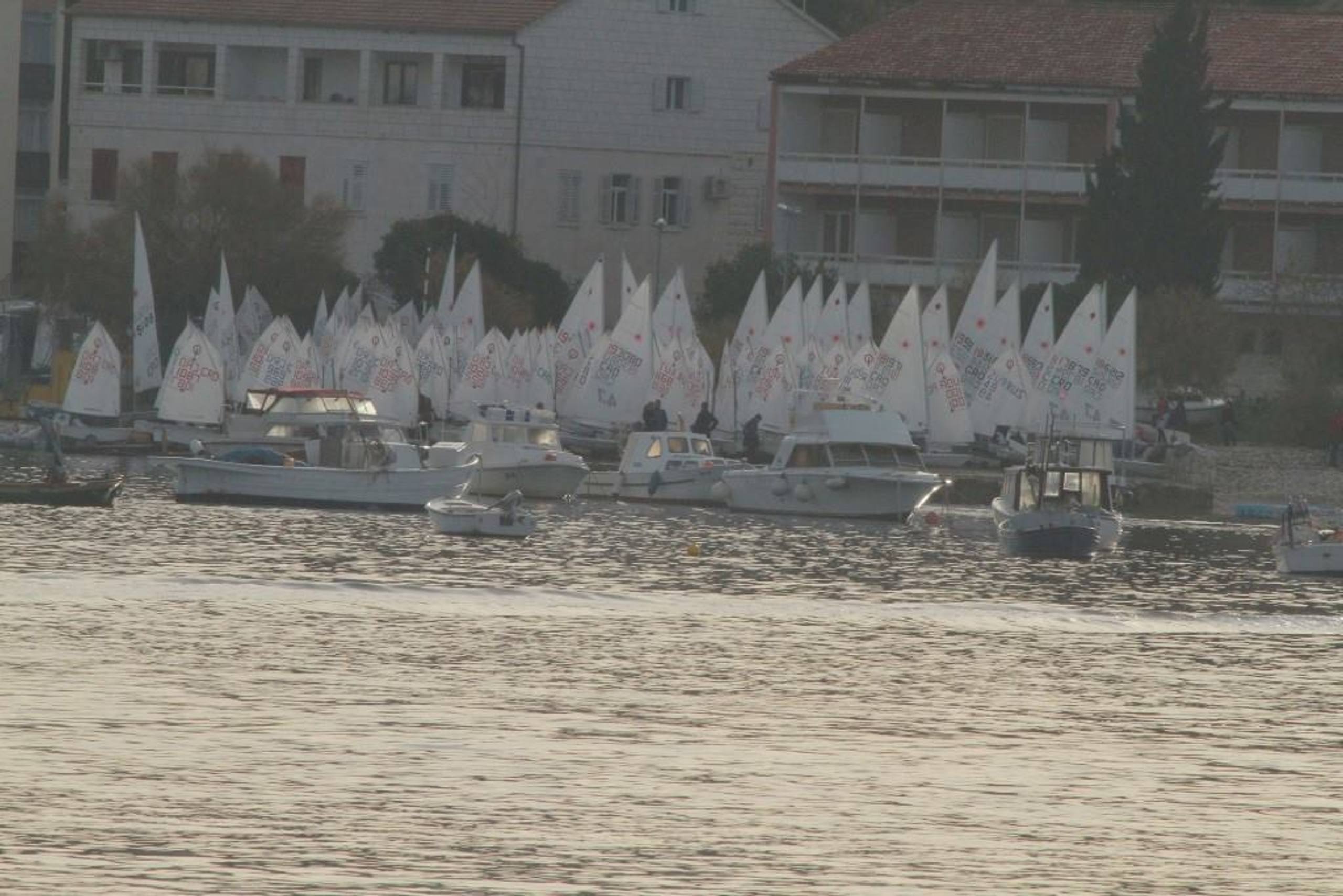 37. Međunarodna novogodišnja regata — Kragić, Hvar, prosinac 2013. — fotografija 48 od 100