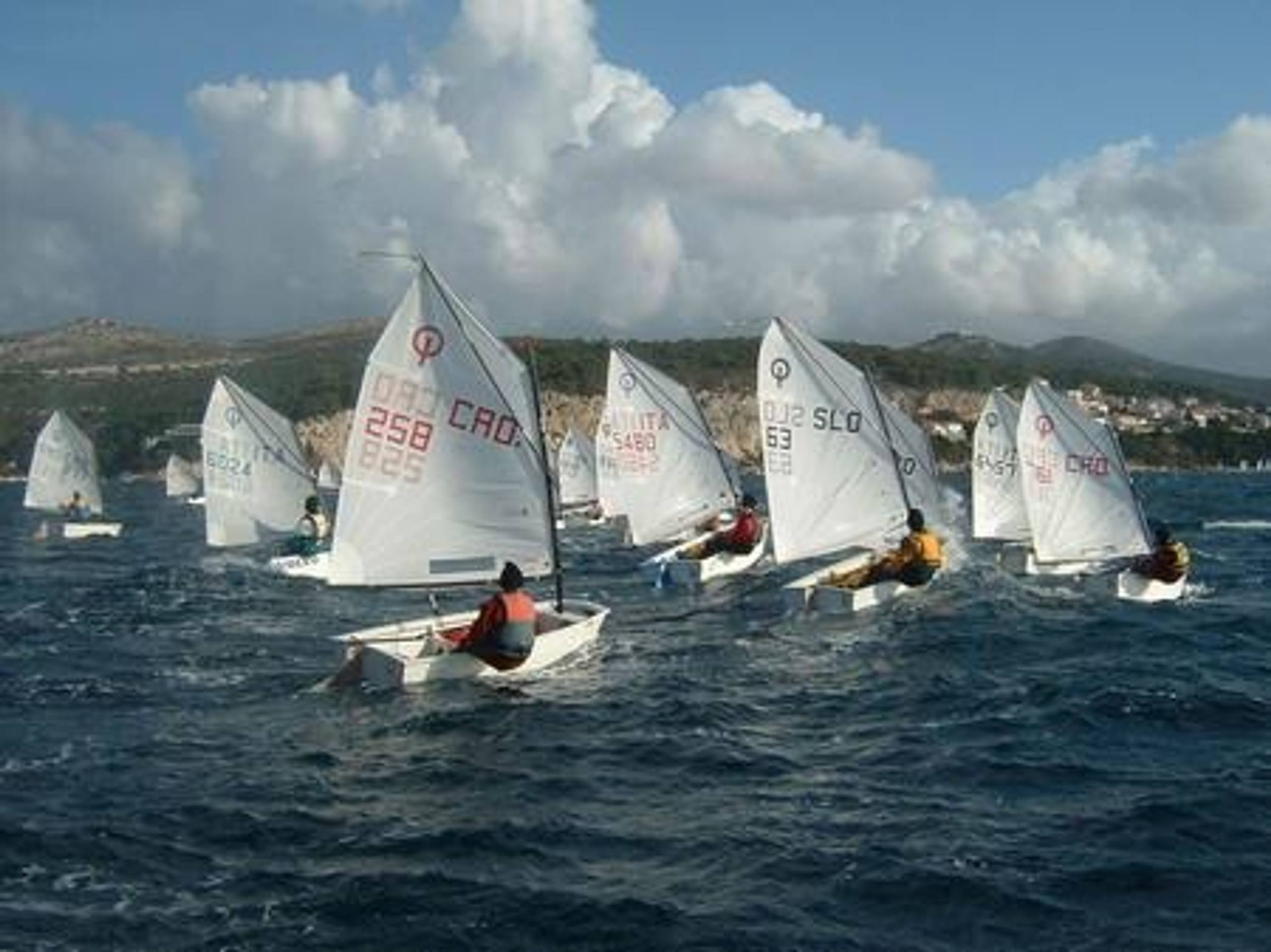 27. Međunarodna novogodišnja regata, Hvar, prosinac 2003. — fotografija 49 od 100