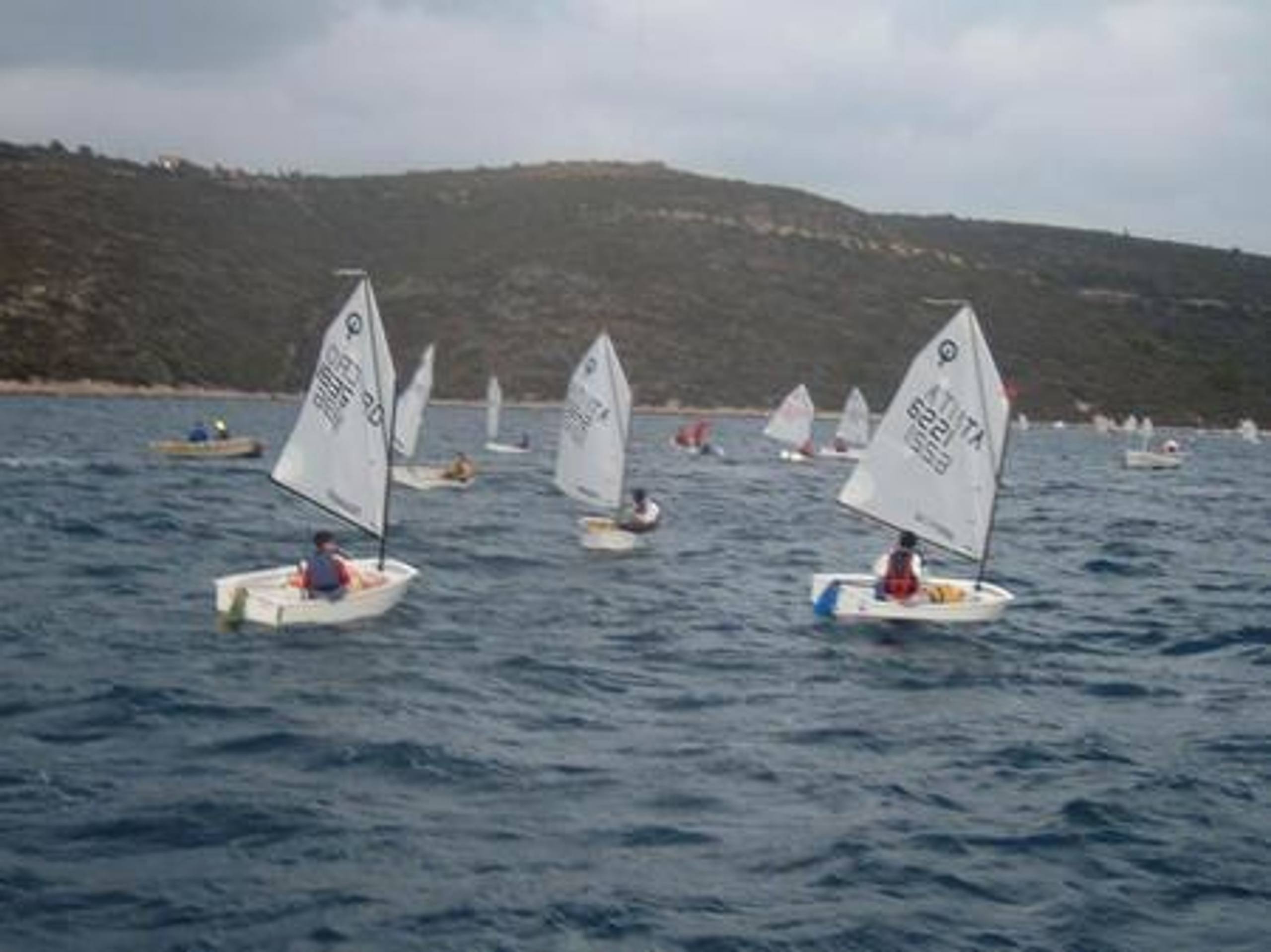 27. Međunarodna novogodišnja regata, Hvar, prosinac 2003. — fotografija 31 od 100