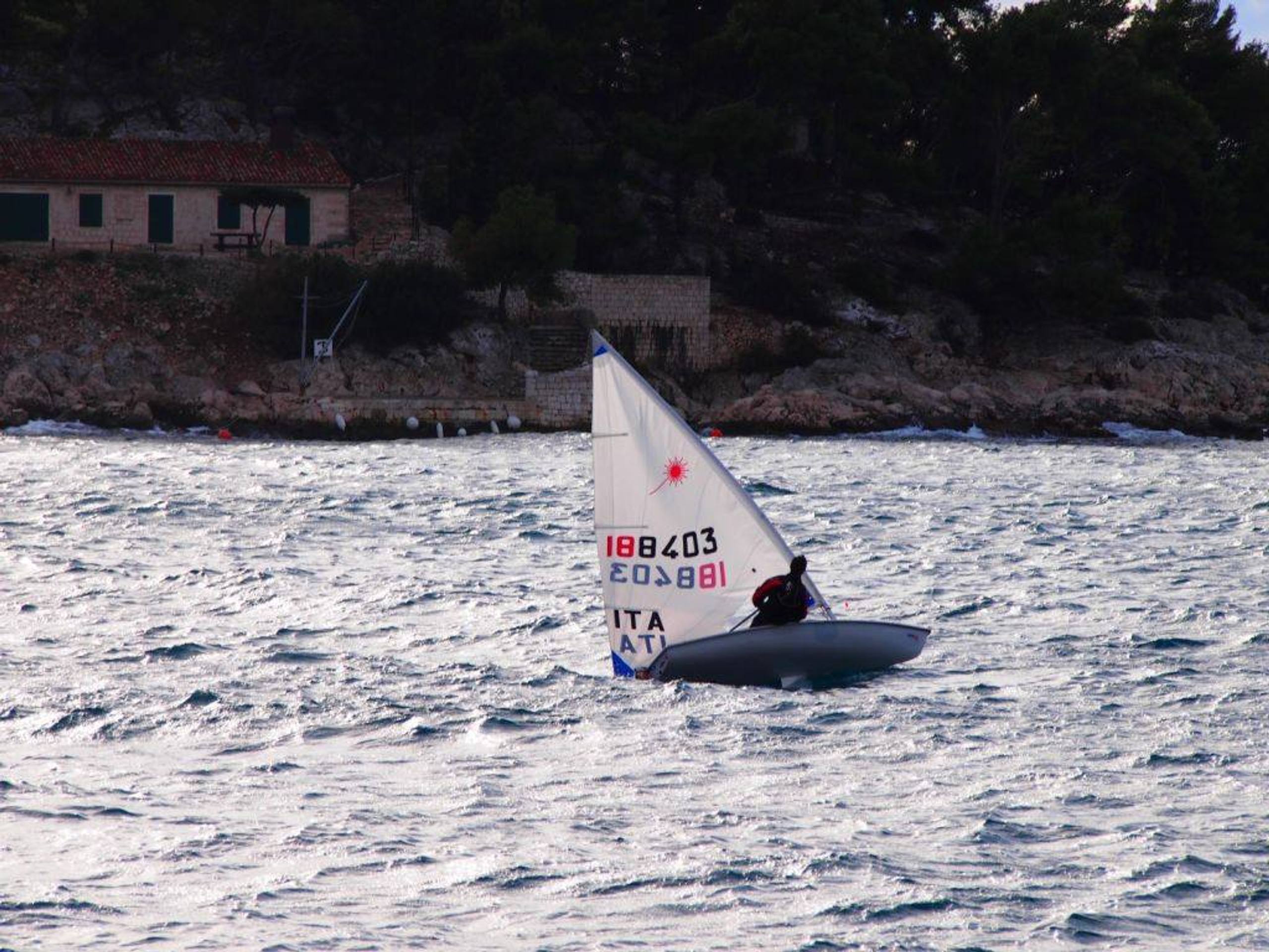 36. Međunarodna novogodišnja regata — Laser, Hvar, prosinac 2012. — fotografija 26 od 77