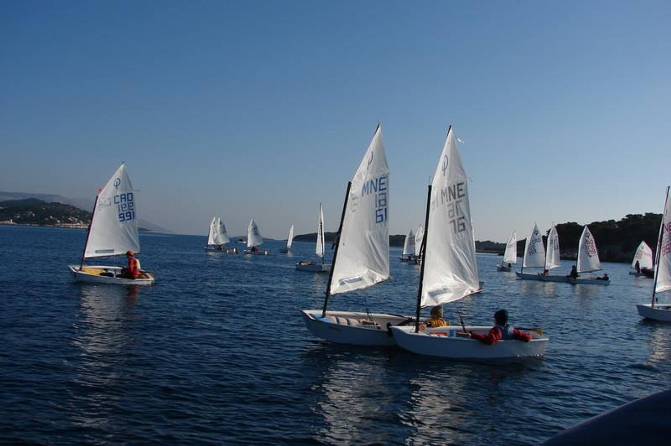 31. Međunarodna novogodišnja regata, Hvar, prosinac 2007. — fotografija 27 od 79