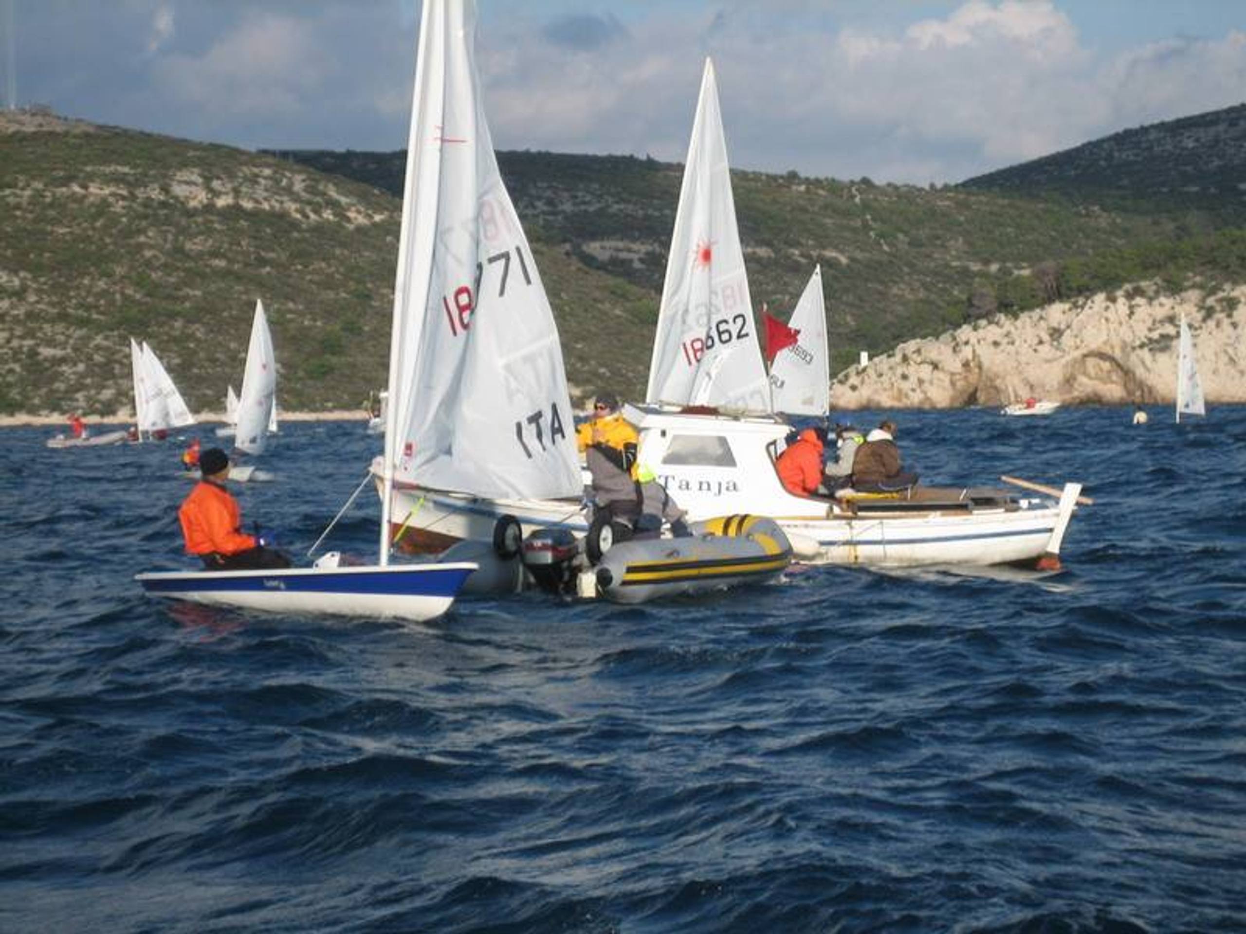 29. Međunarodna novogodišnja regata, Hvar, prosinac 2005. — fotografija 12 od 100