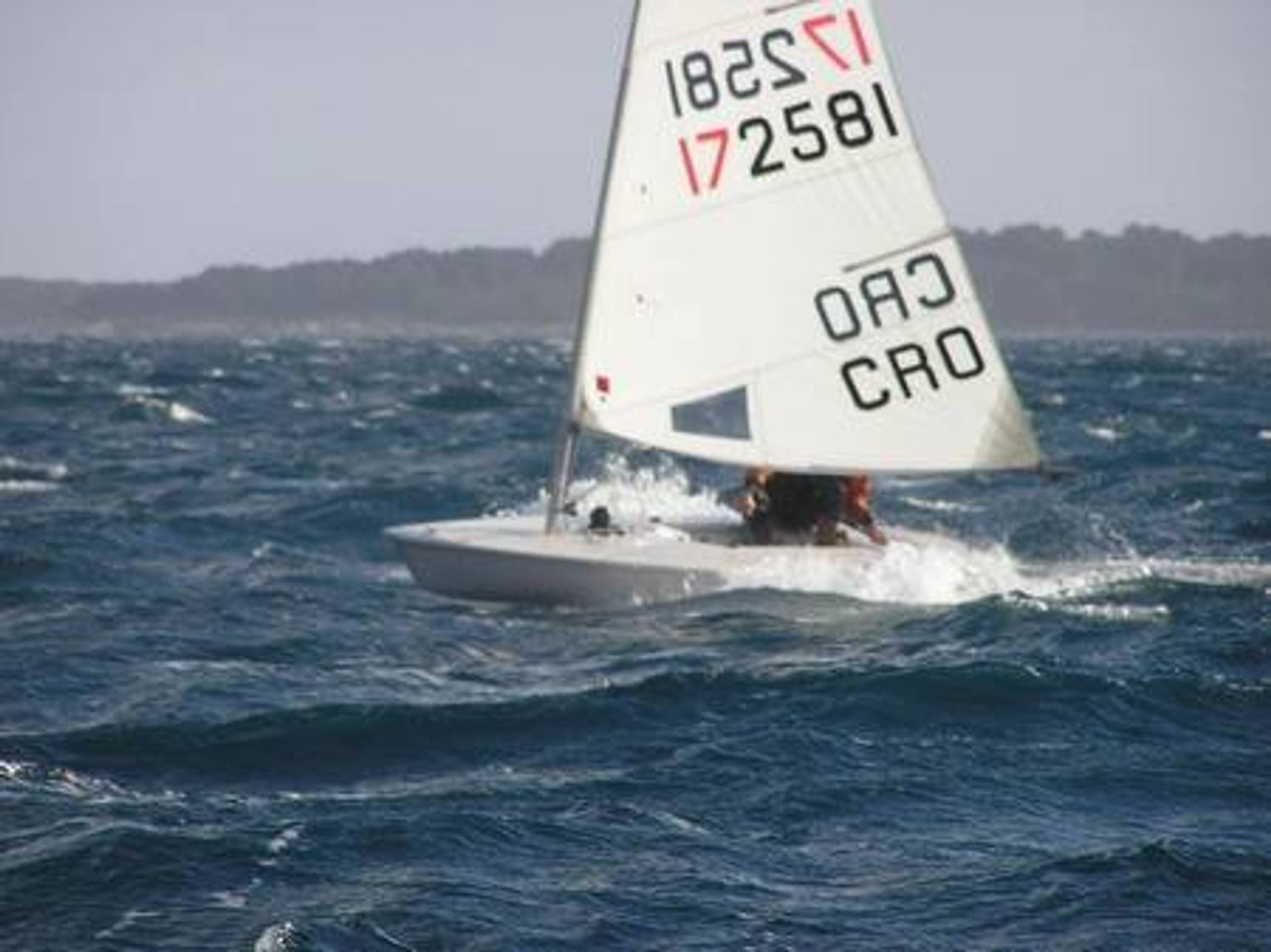 27. Međunarodna novogodišnja regata, Hvar, prosinac 2003. — fotografija 63 od 100