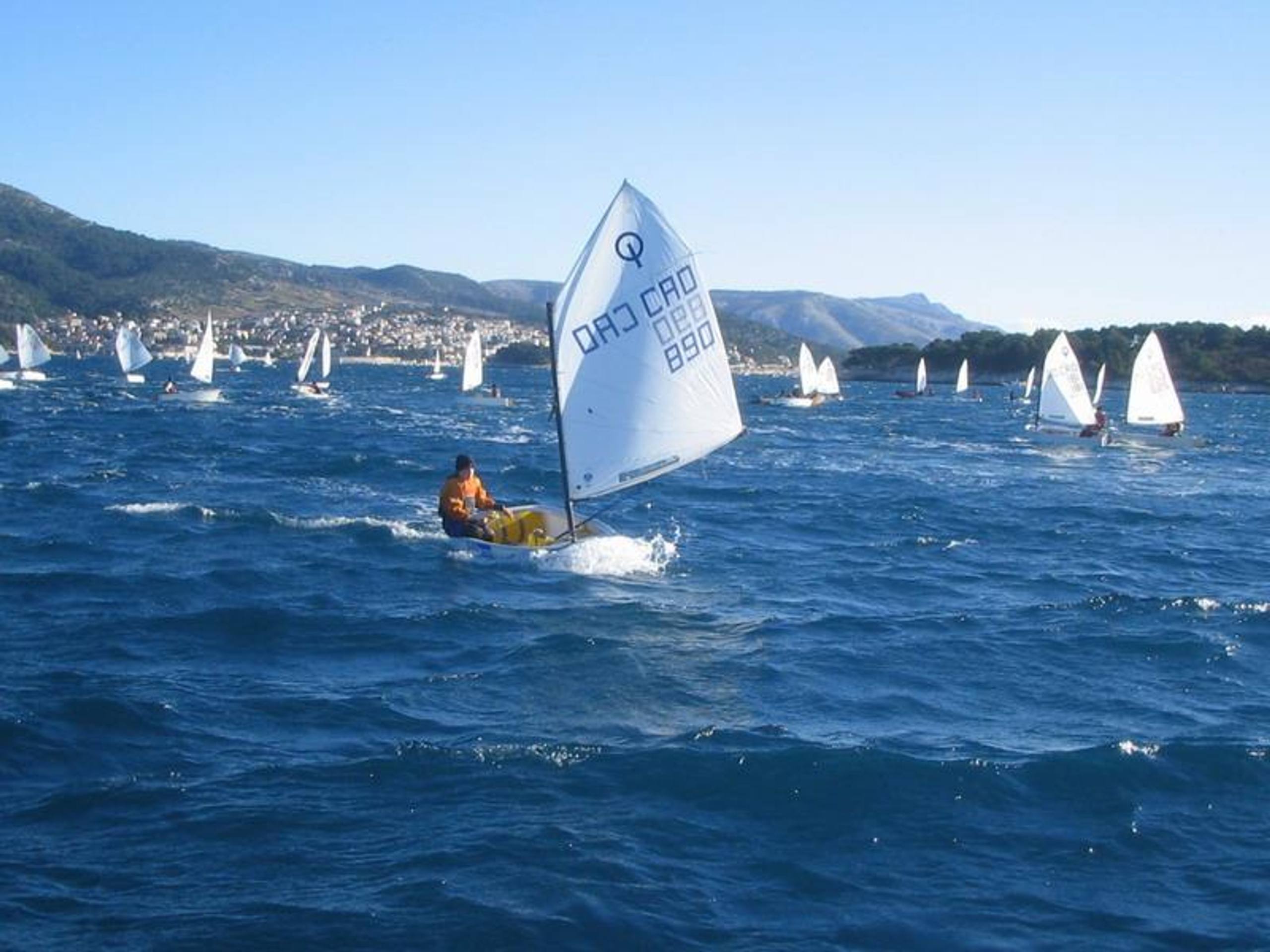 28. Međunarodna novogodišnja regata, Hvar, prosinac 2004. — fotografija 51 od 105