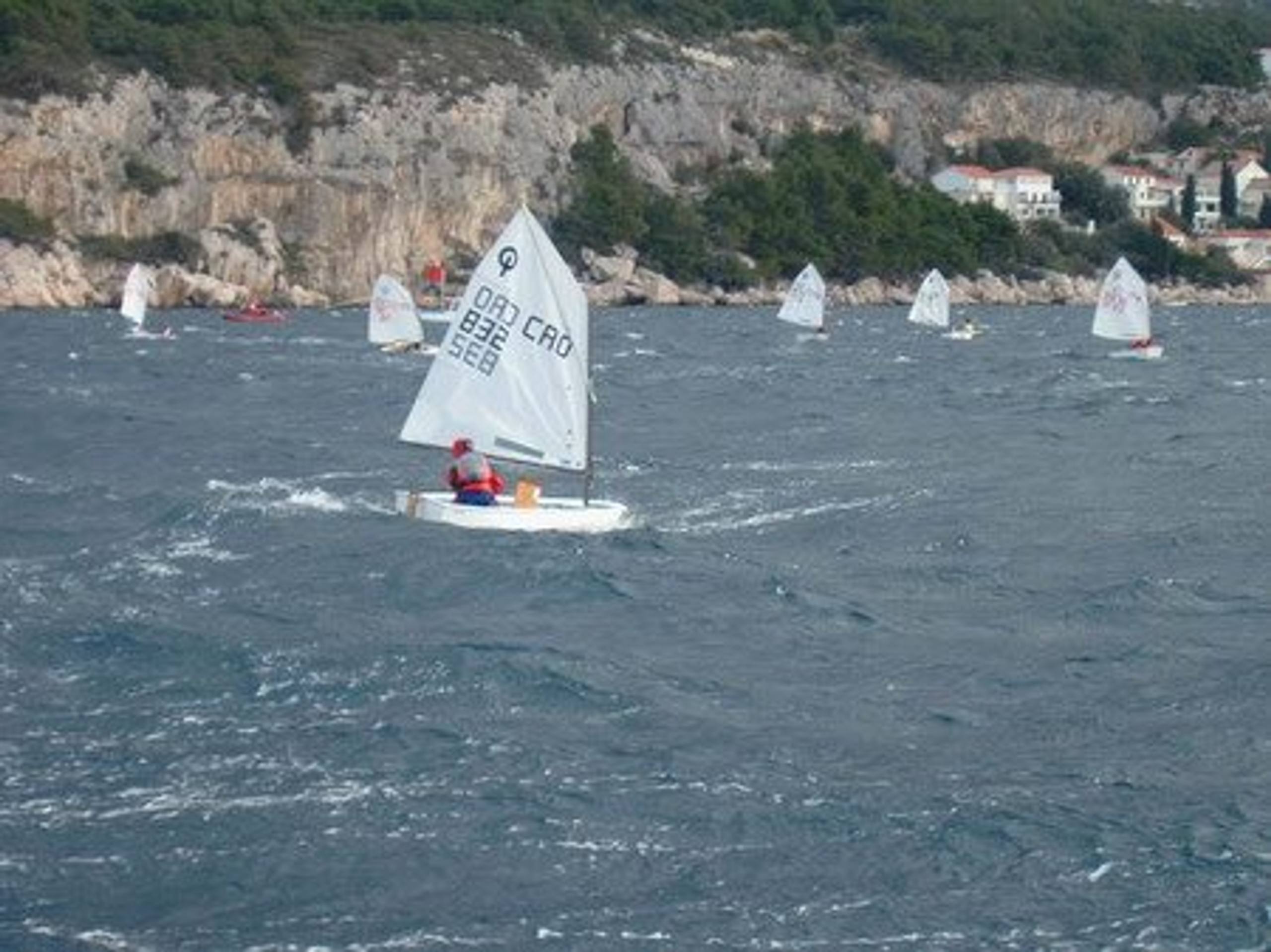 27. Međunarodna novogodišnja regata, Hvar, prosinac 2003. — fotografija 40 od 100
