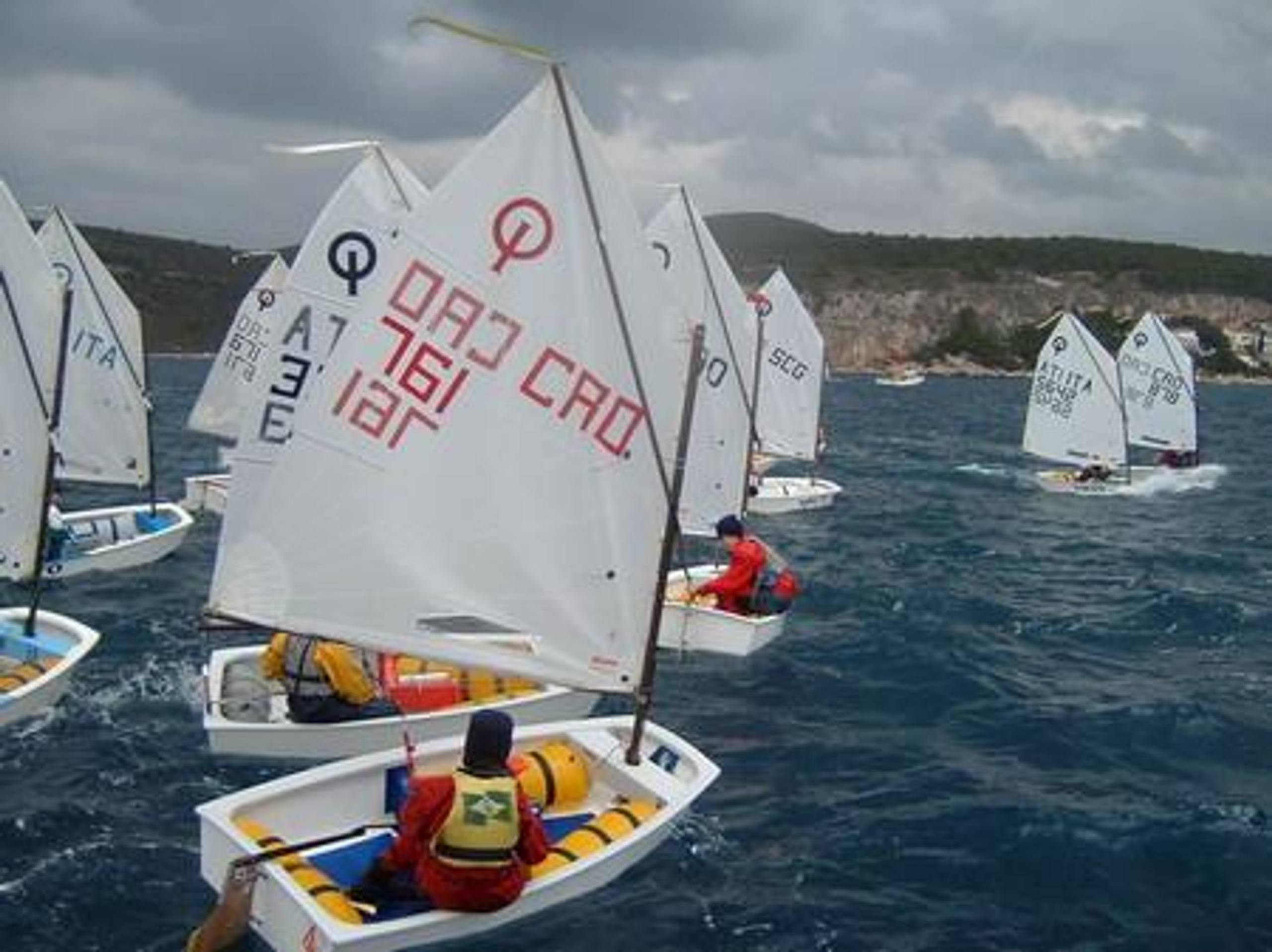 27. Međunarodna novogodišnja regata, Hvar, prosinac 2003. — fotografija 33 od 100
