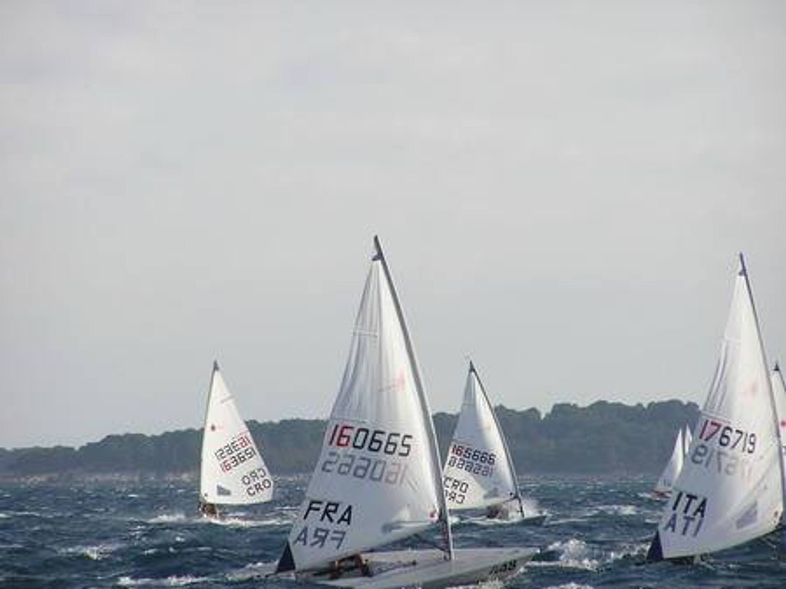 27. Međunarodna novogodišnja regata, Hvar, prosinac 2003. — fotografija 12 od 100