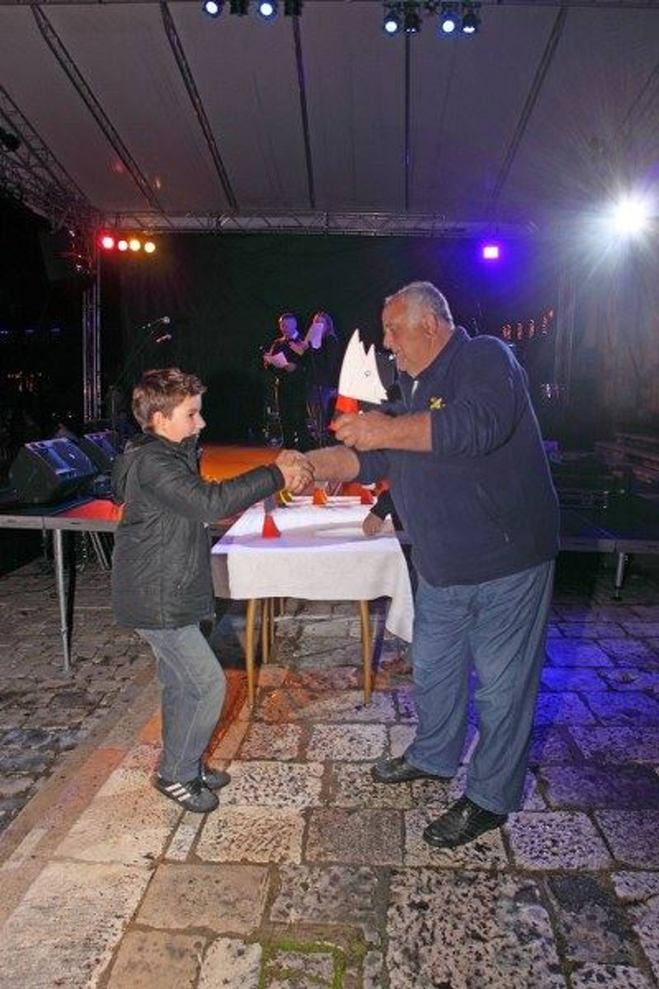 35. Međunarodna novogodišnja regata — FotoFot, Hvar, prosinac 2011. — fotografija 33 od 35