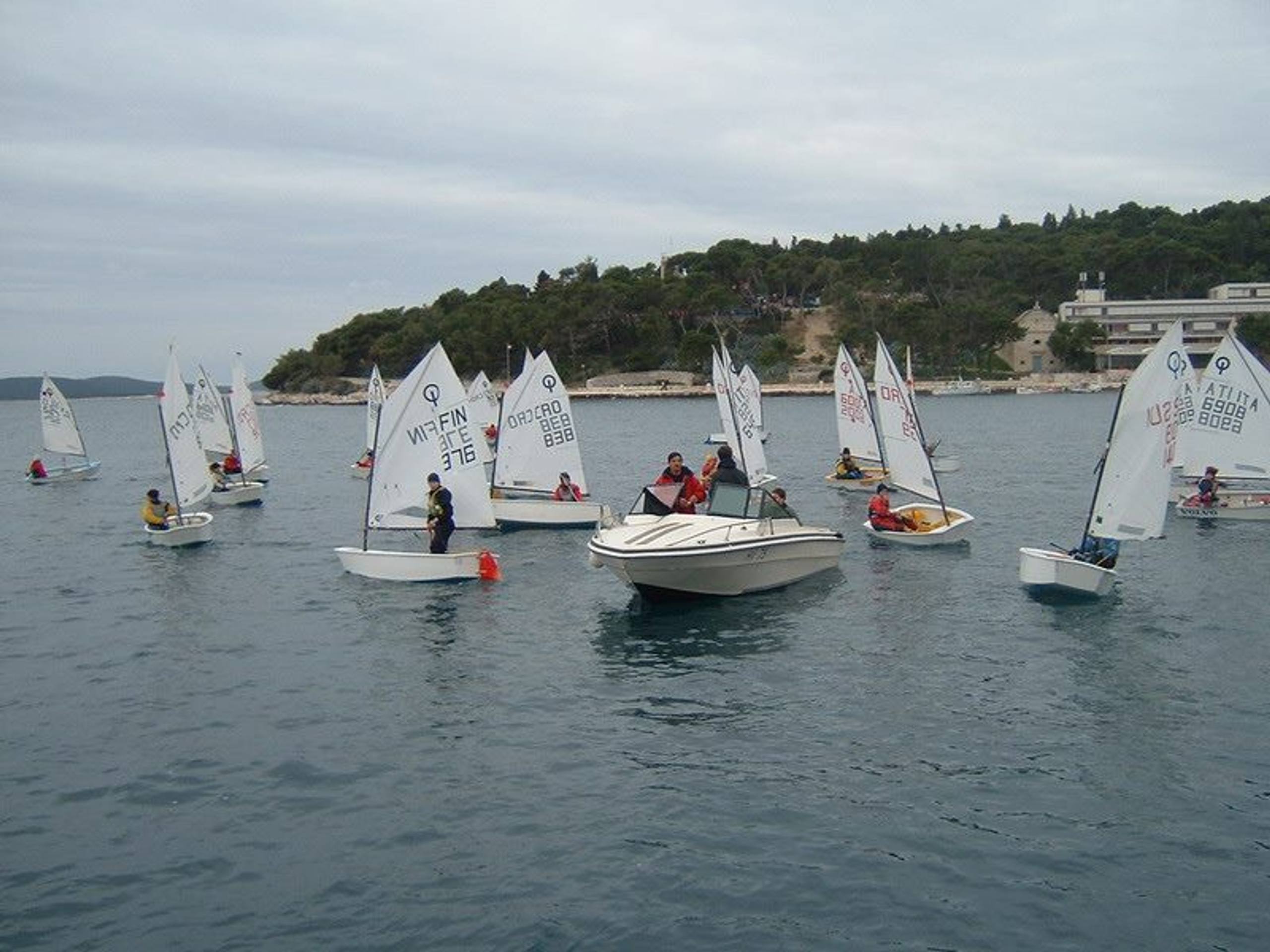 29. Međunarodna novogodišnja regata, Hvar, prosinac 2005. — fotografija 26 od 100