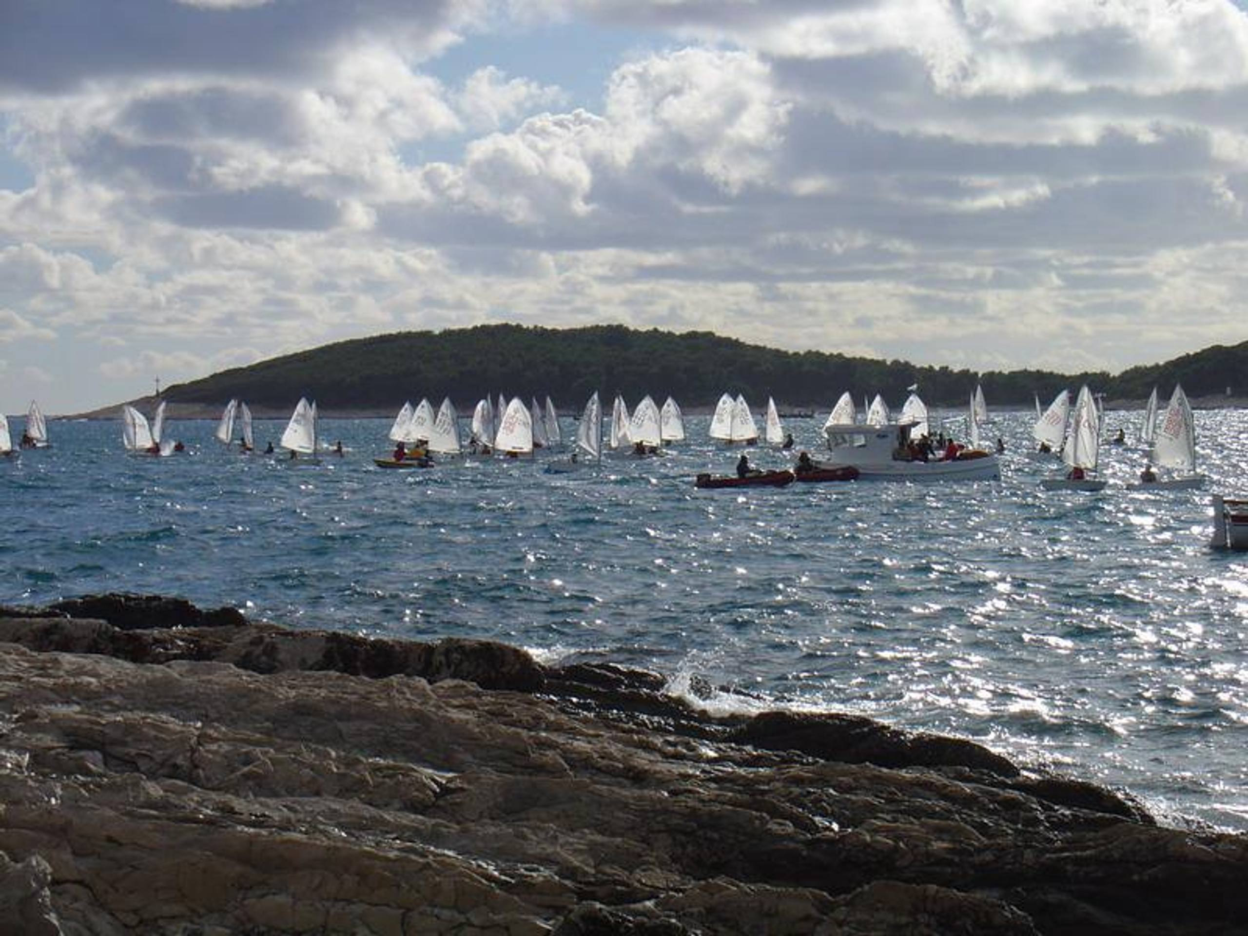 28. Međunarodna novogodišnja regata, Hvar, prosinac 2004. — fotografija 26 od 105