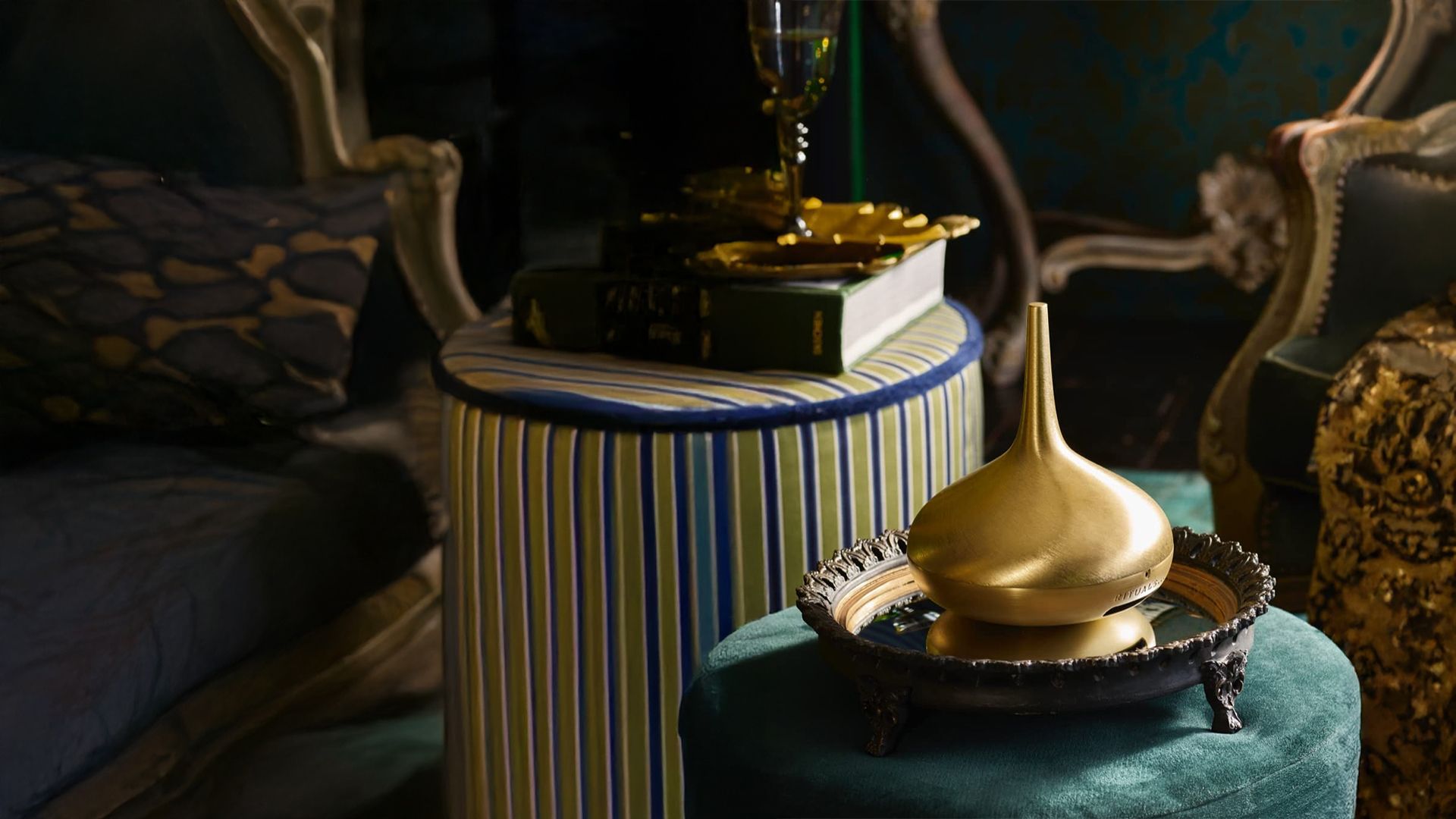 The Rituals Perfume Genie in a stylish living room setting.