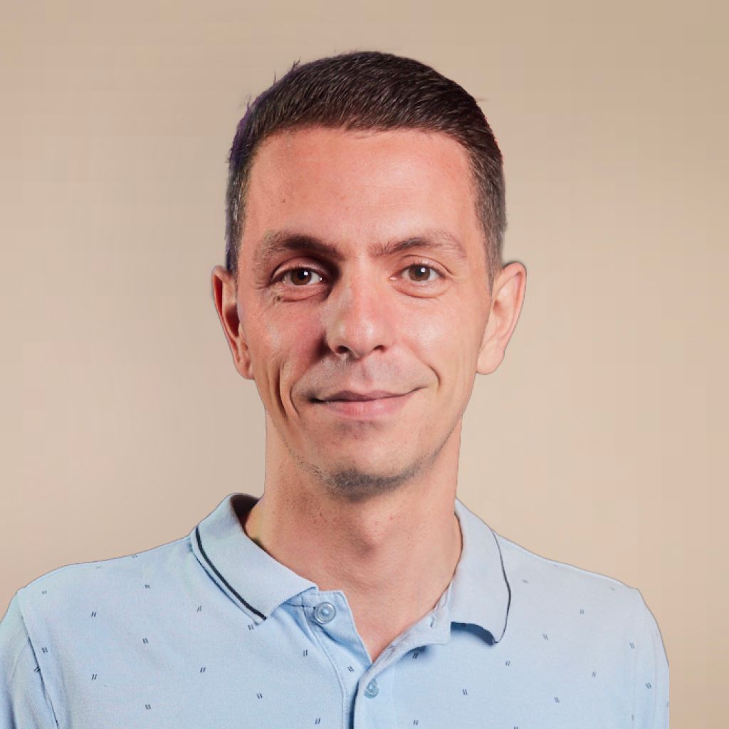 Portrait image of Alon Basoglu.