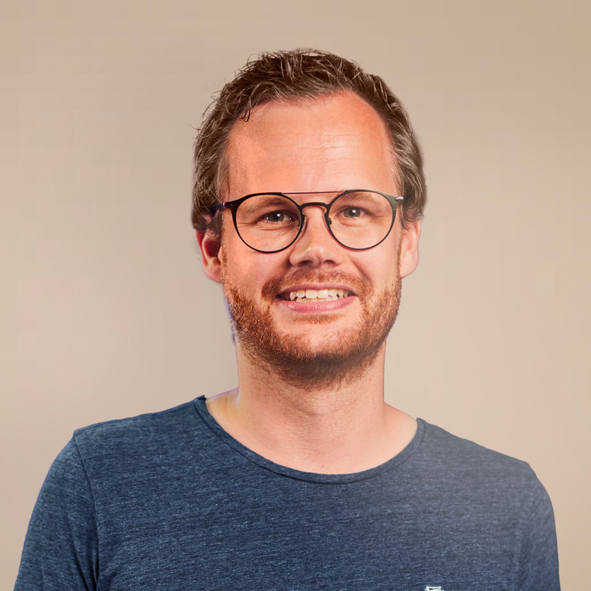 Portrait image of Tim Bakker.