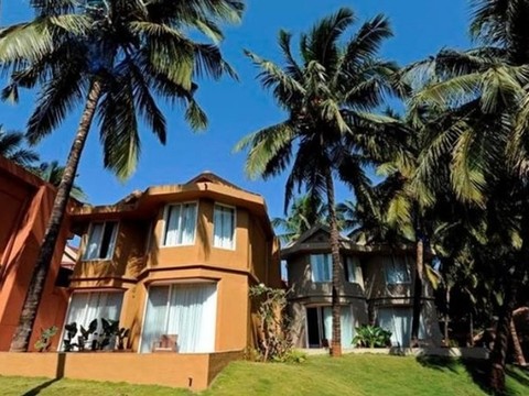 Whispering Palms Beach Resort
