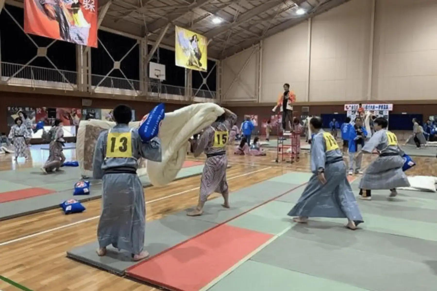 Japanese Pillow Fight