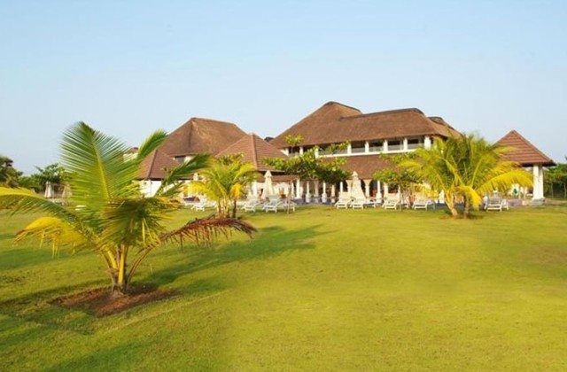 Le Pondy Beach & Lake Resort