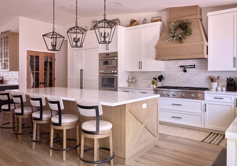 Oak and Painted Shaker Mixed Kitchen with Farmhouse Vibes