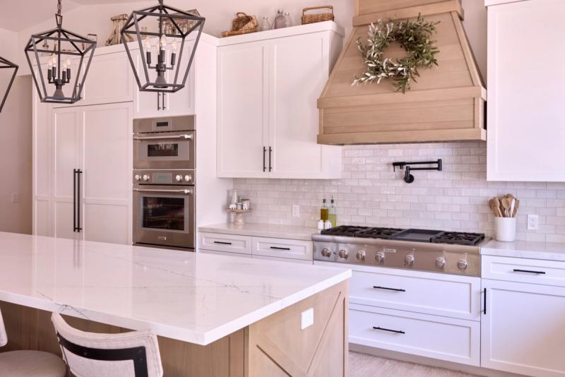 Oak and Painted Shaker Mixed Kitchen with Farmhouse Vibes