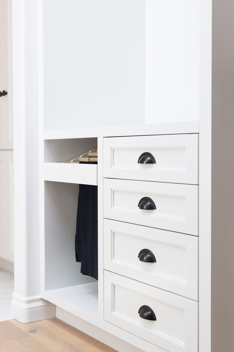 closed pants pull-out