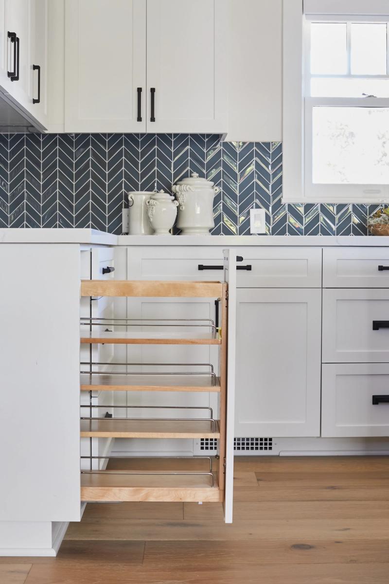 Pull-out pantry hardware