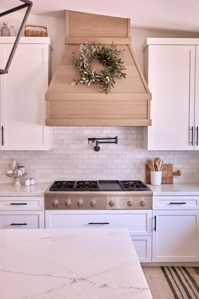 Oak and Painted Shaker Mixed Kitchen with Farmhouse Vibes