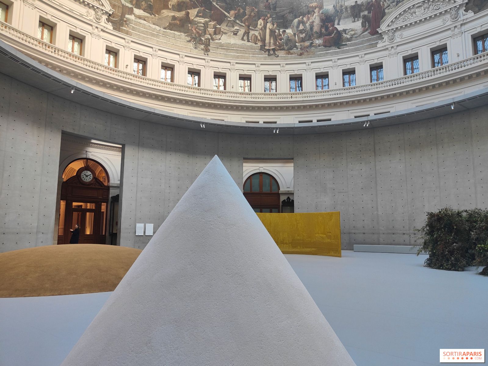 Installation view of Minimal exhibition at Bourse de Commerce, Paris, October 2025, showing minimalist sculpture and painting in Tadao Ando's concrete rotunda.