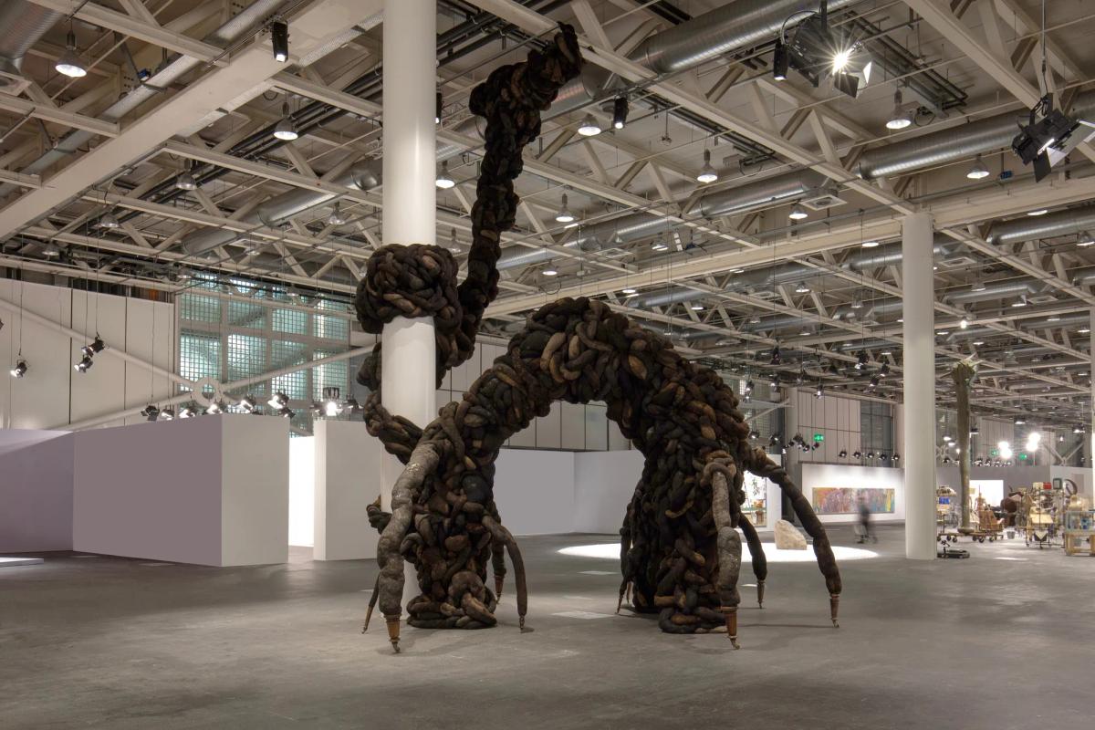 Nicola Turner, Danse Macabre, 2025: suspended sculpture of horsehair and raw wool.