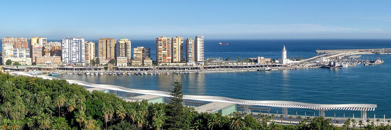 Málaga — city harbour panorama