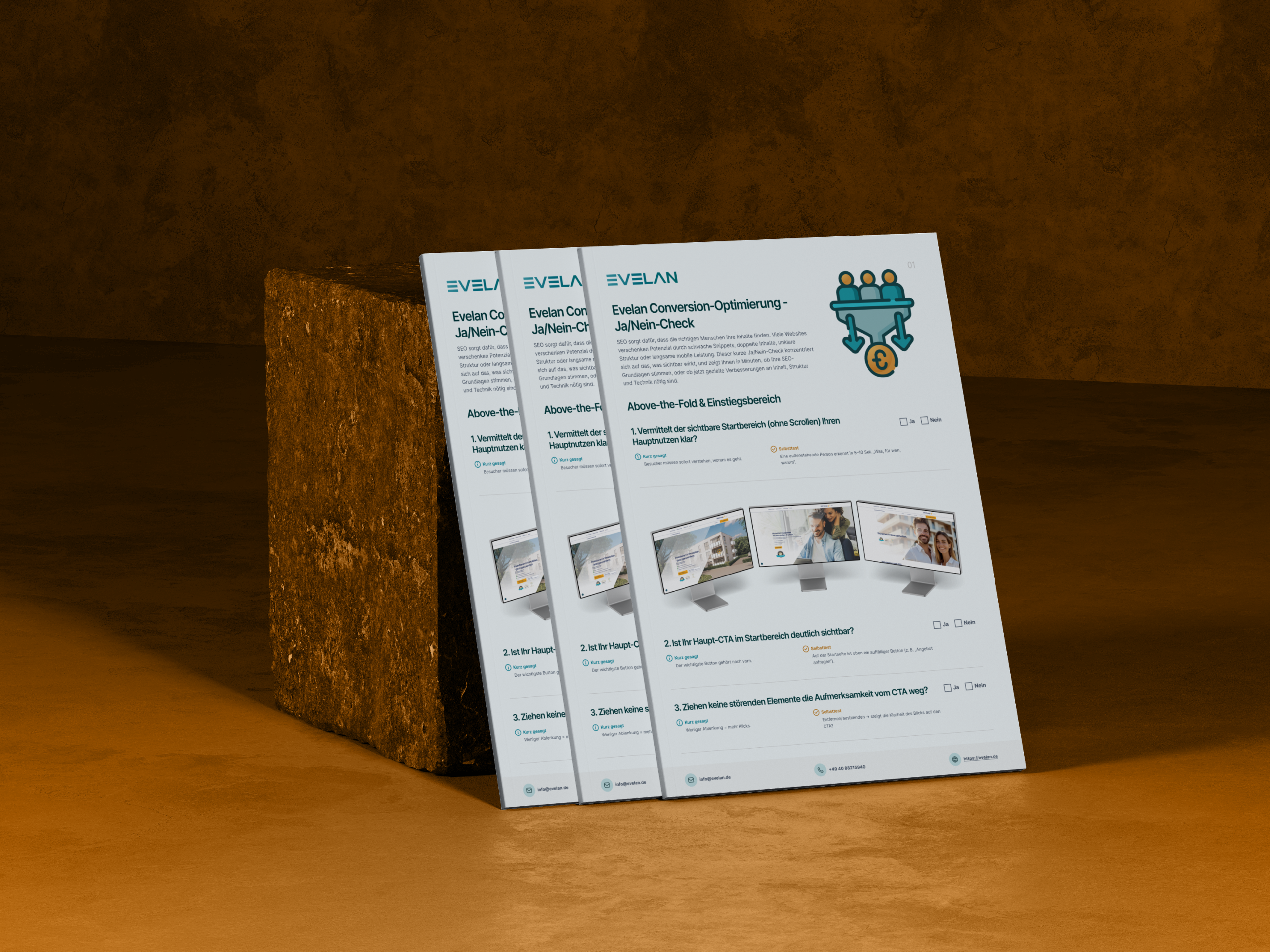 Zwei Evelan Conversion-Optimierung Checklisten lehnen auf braunem Tisch.