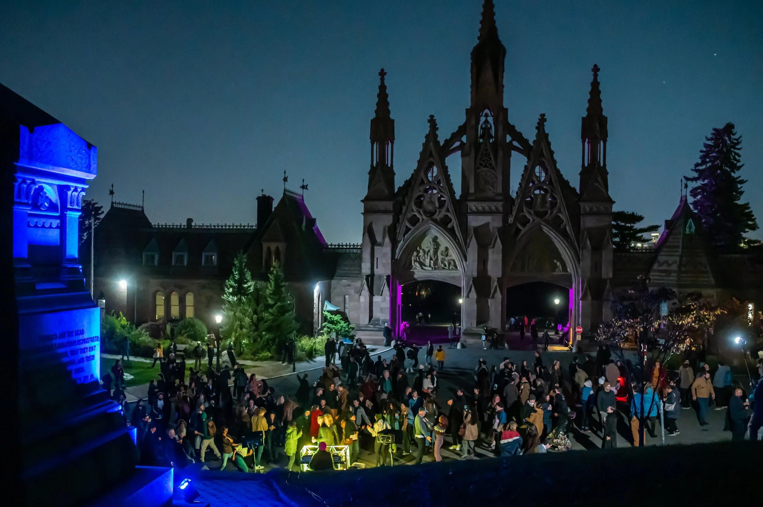 Nightfall im Green-Wood Friedhof