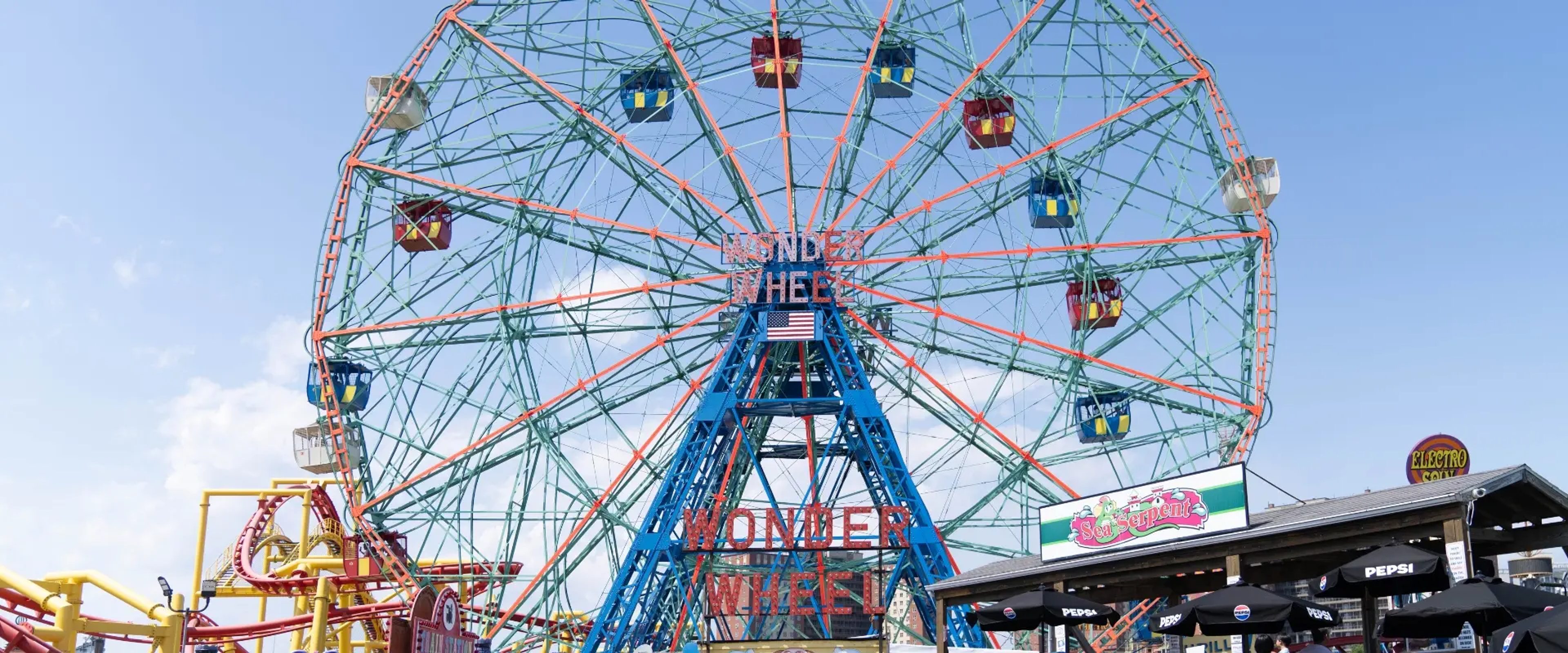 Coney Island Wonder Wheel im Sommer
