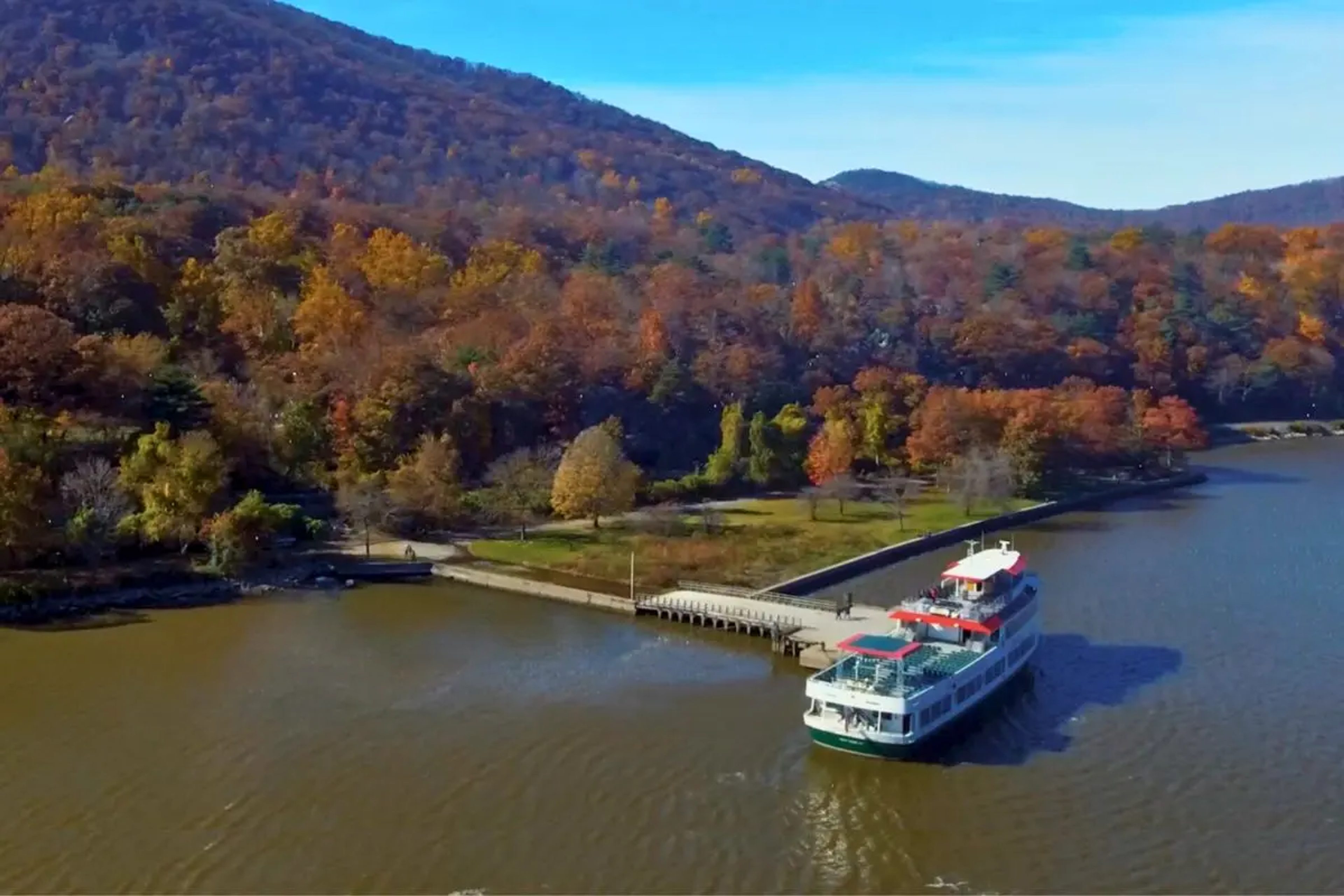 Bear Mountain Full-Day Cruise
