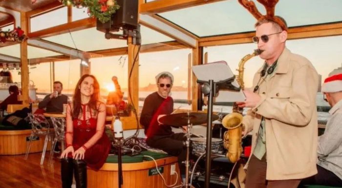 Cocoa & Carols: Weihnachtsbootsfahrt